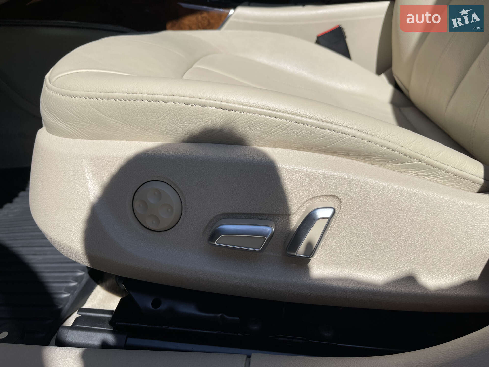 Audi A6 2015 VIN WAUFGAFC4GN070088 фото оголошення 40 з 50