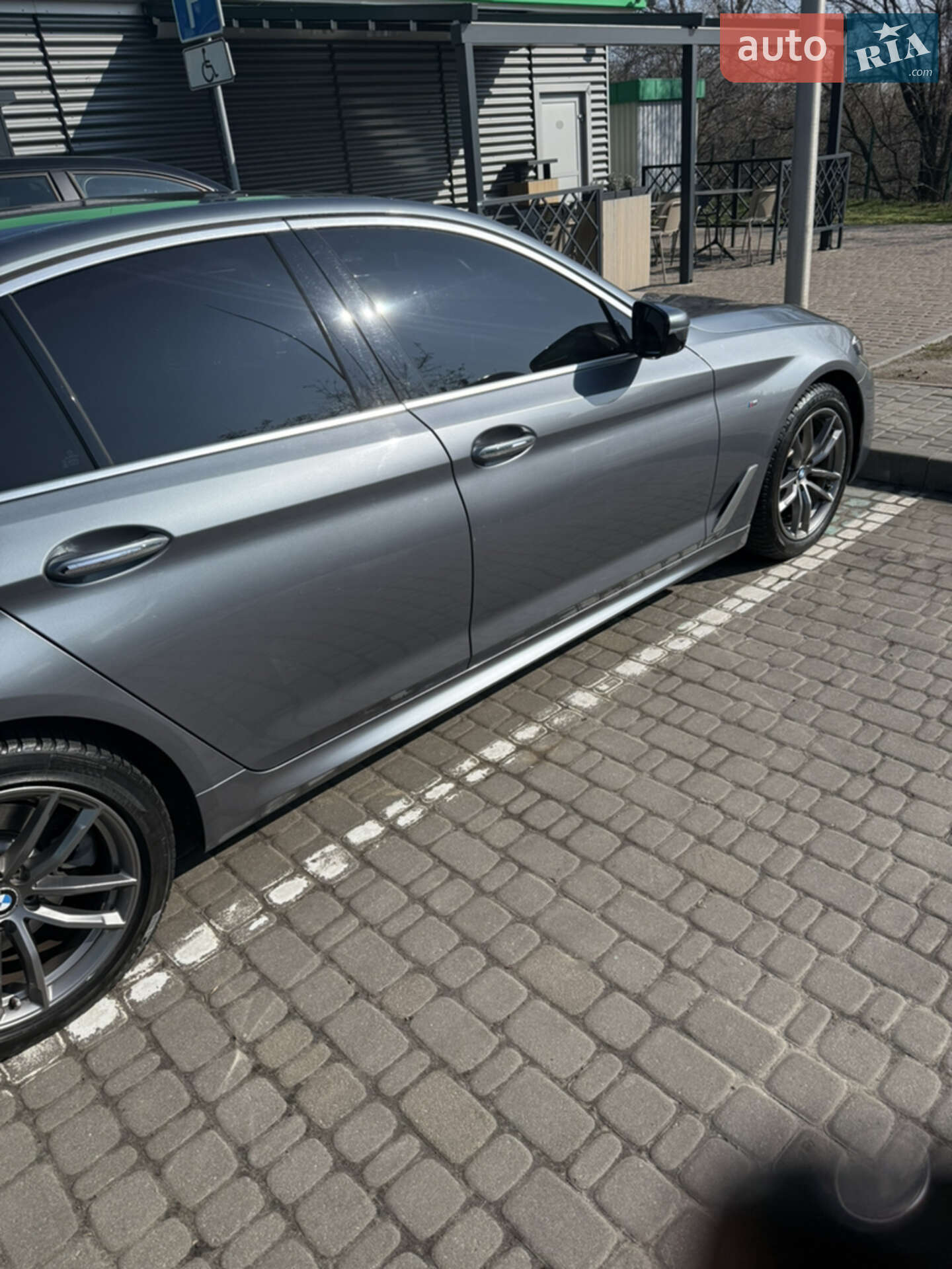 BMW 5 Series 2017 VIN WBAJC3100JG995266 фото оголошення 6 з 17