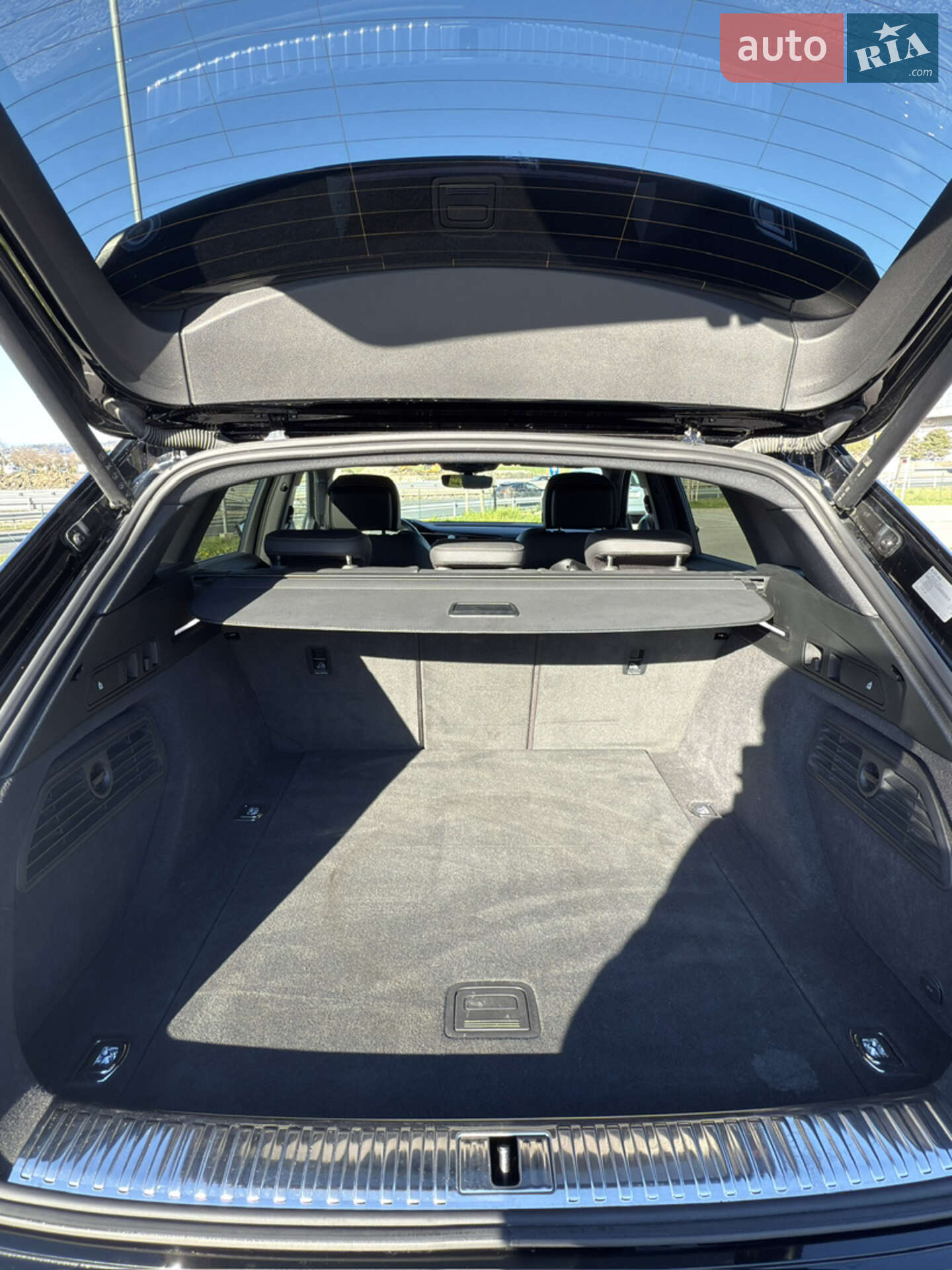 Audi e-tron 2021 VIN WAUZZZGE9MB029619 фото оголошення 18 з 24