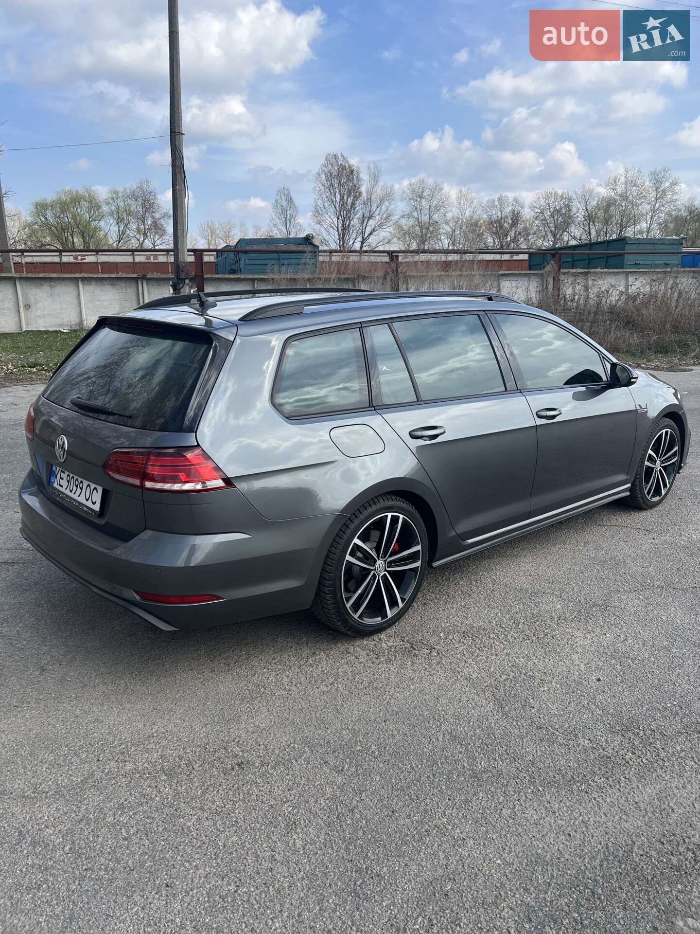 Volkswagen Golf 2017 VIN WVWZZZAUZJP535161 фото оголошення 4 з 11