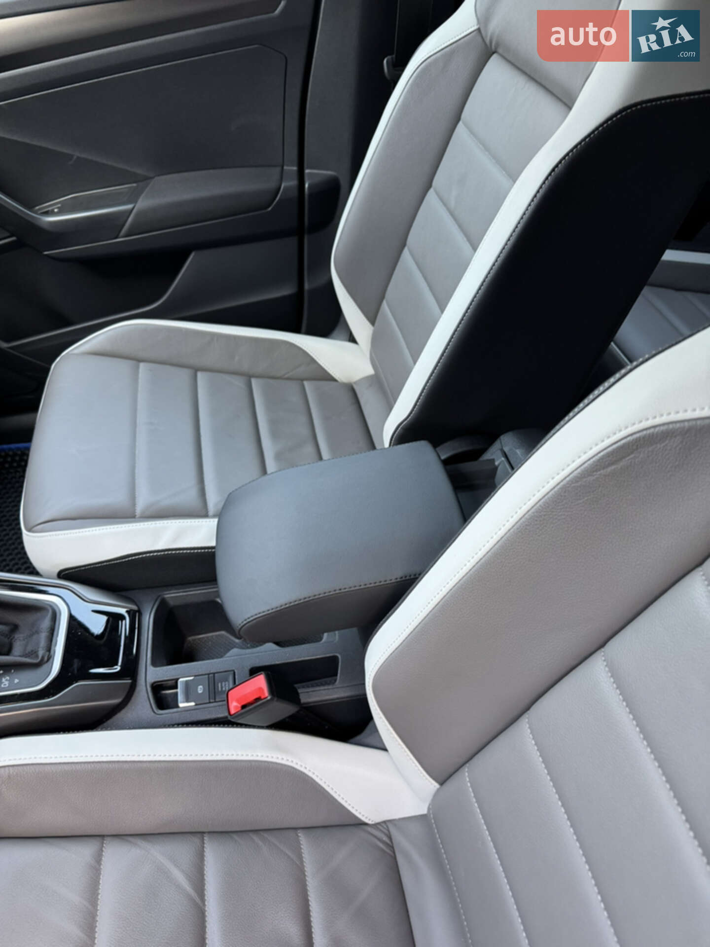 Volkswagen T-Roc 2018 VIN WVGZZZA1ZJV048175 фото оголошення 21 з 29