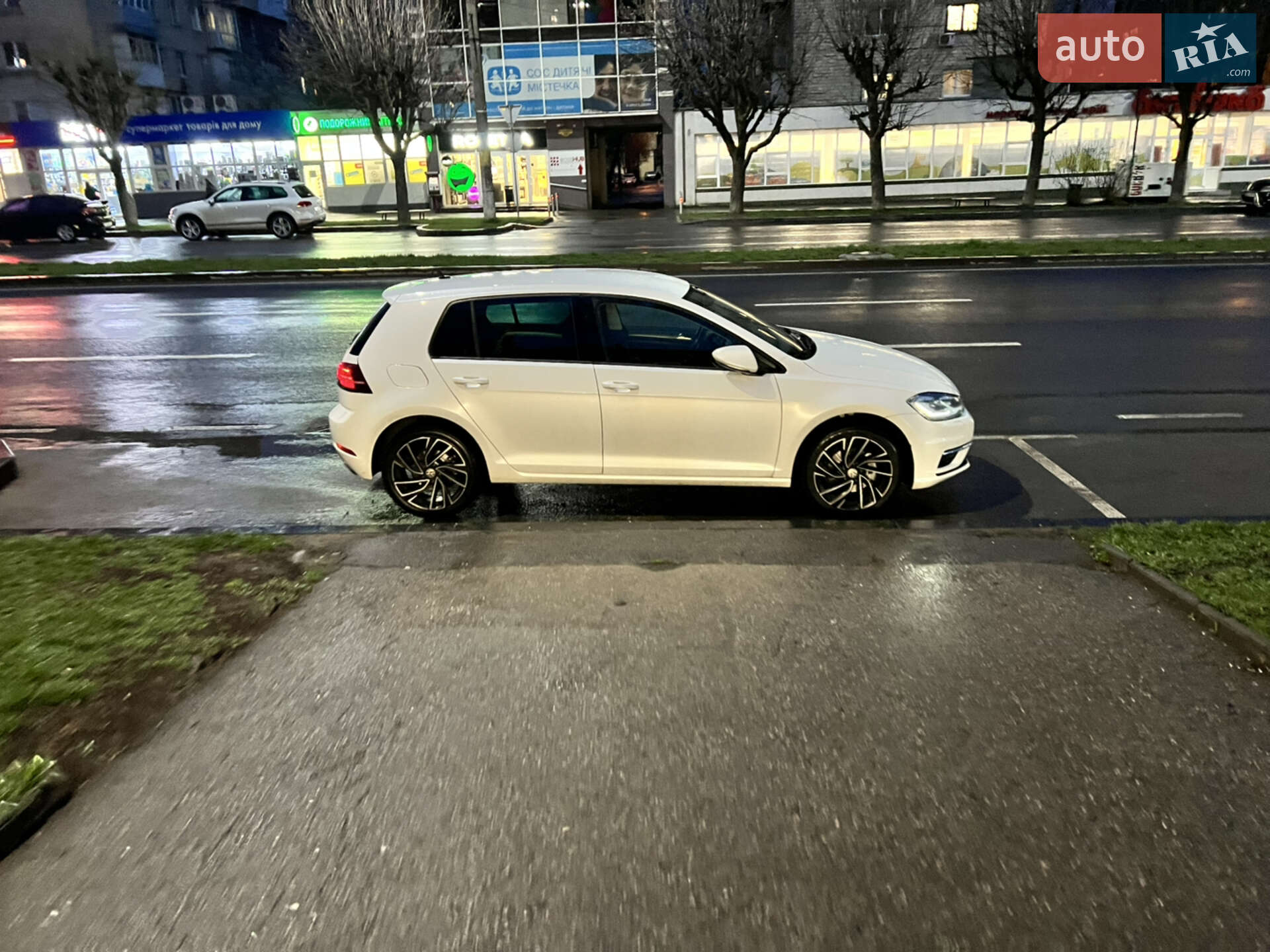 Volkswagen Golf 2020 VIN WVWZZZAUZLW137519 фото оголошення 12 з 15