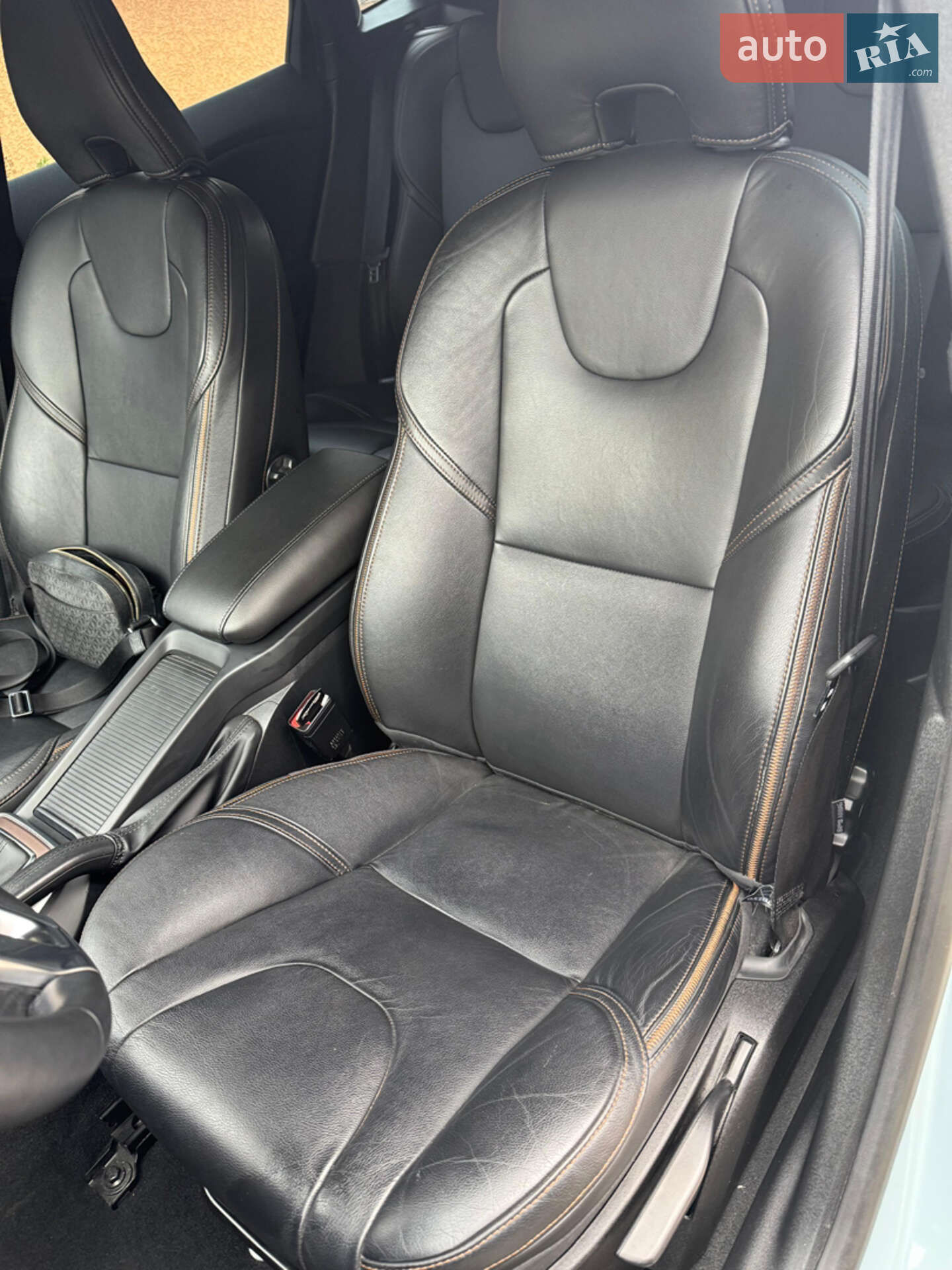 Volvo V40 Cross Country 2019 VIN YV1MZ32V0K2181555 фото оголошення 14 з 19