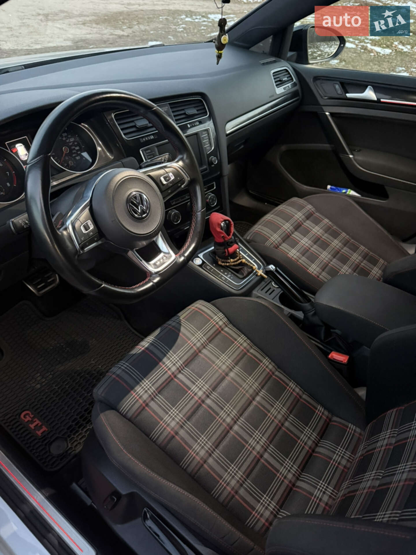 Volkswagen Golf GTI 2017 VIN 3VW447AU5HM061043 фото оголошення 7 з 11