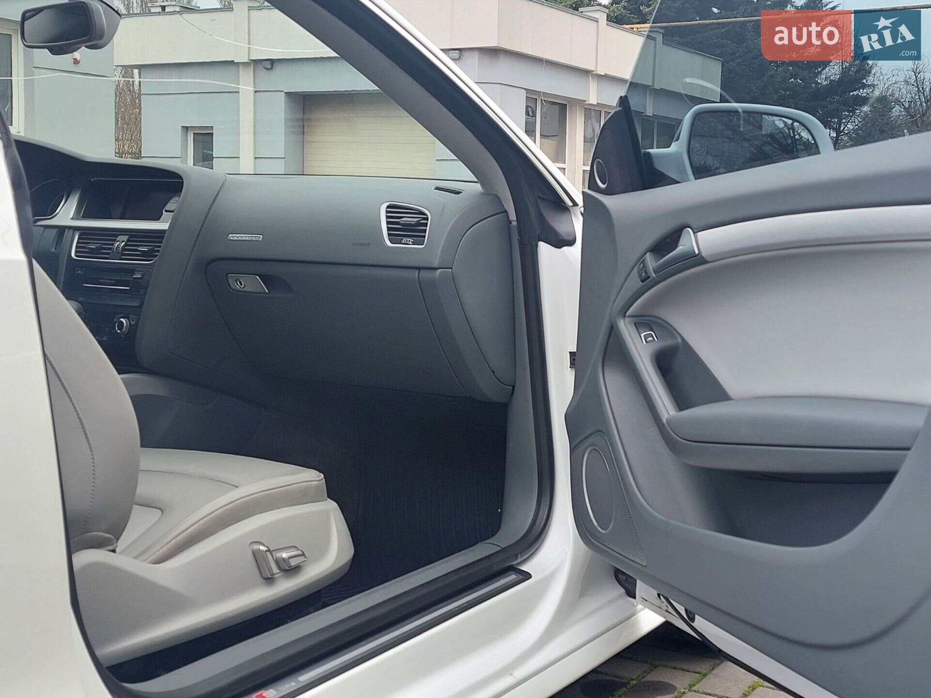 Audi A5 2015 VIN WAUM2AFR1GA030035 фото оголошення 4 з 13