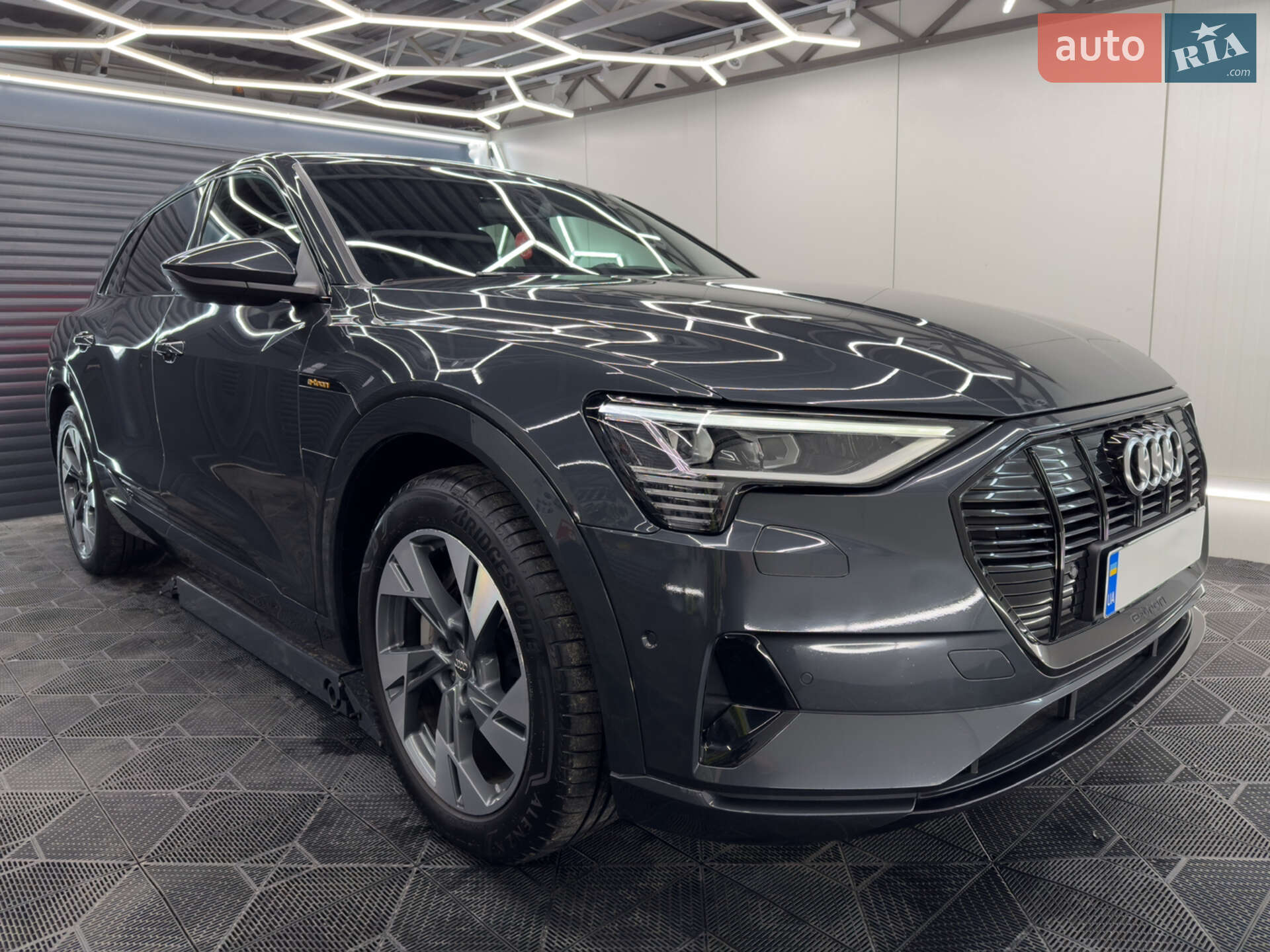 Audi e-tron 2019 VIN WAUZZZGE4LB016212 фото оголошення 2 з 21