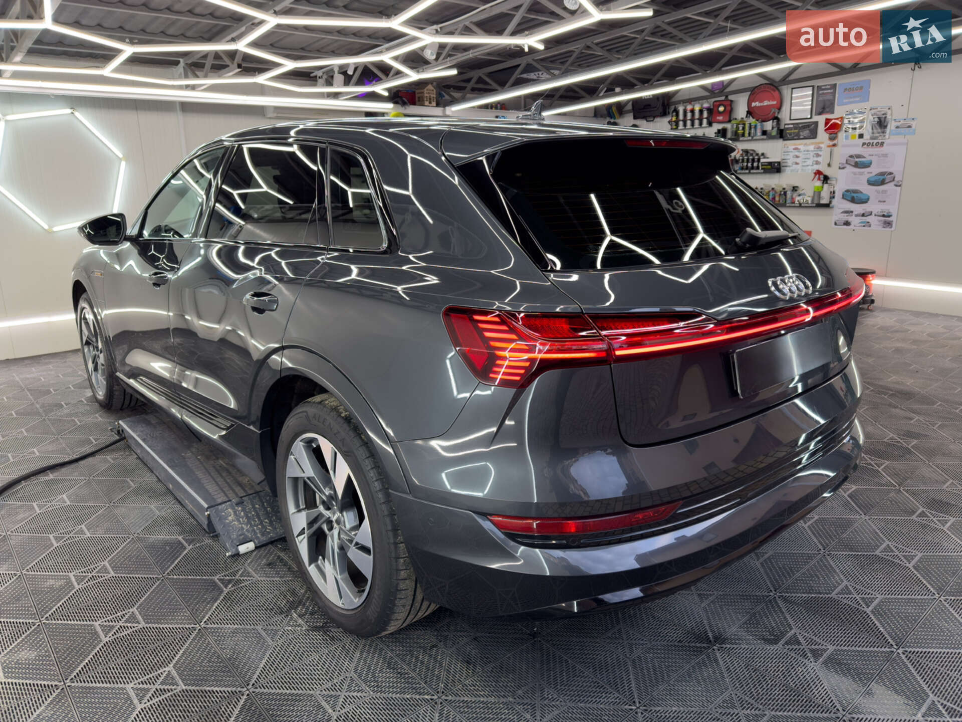 Audi e-tron 2019 VIN WAUZZZGE4LB016212 фото оголошення 6 з 21