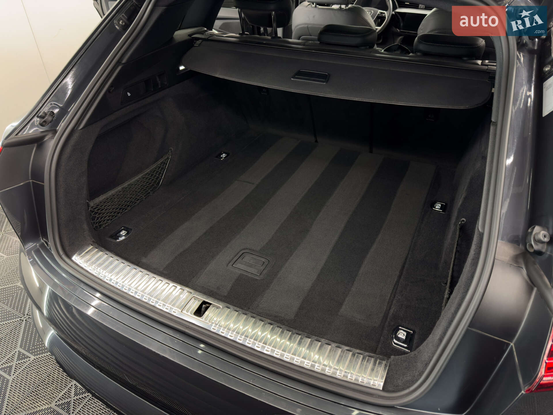 Audi e-tron 2019 VIN WAUZZZGE4LB016212 фото оголошення 16 з 21