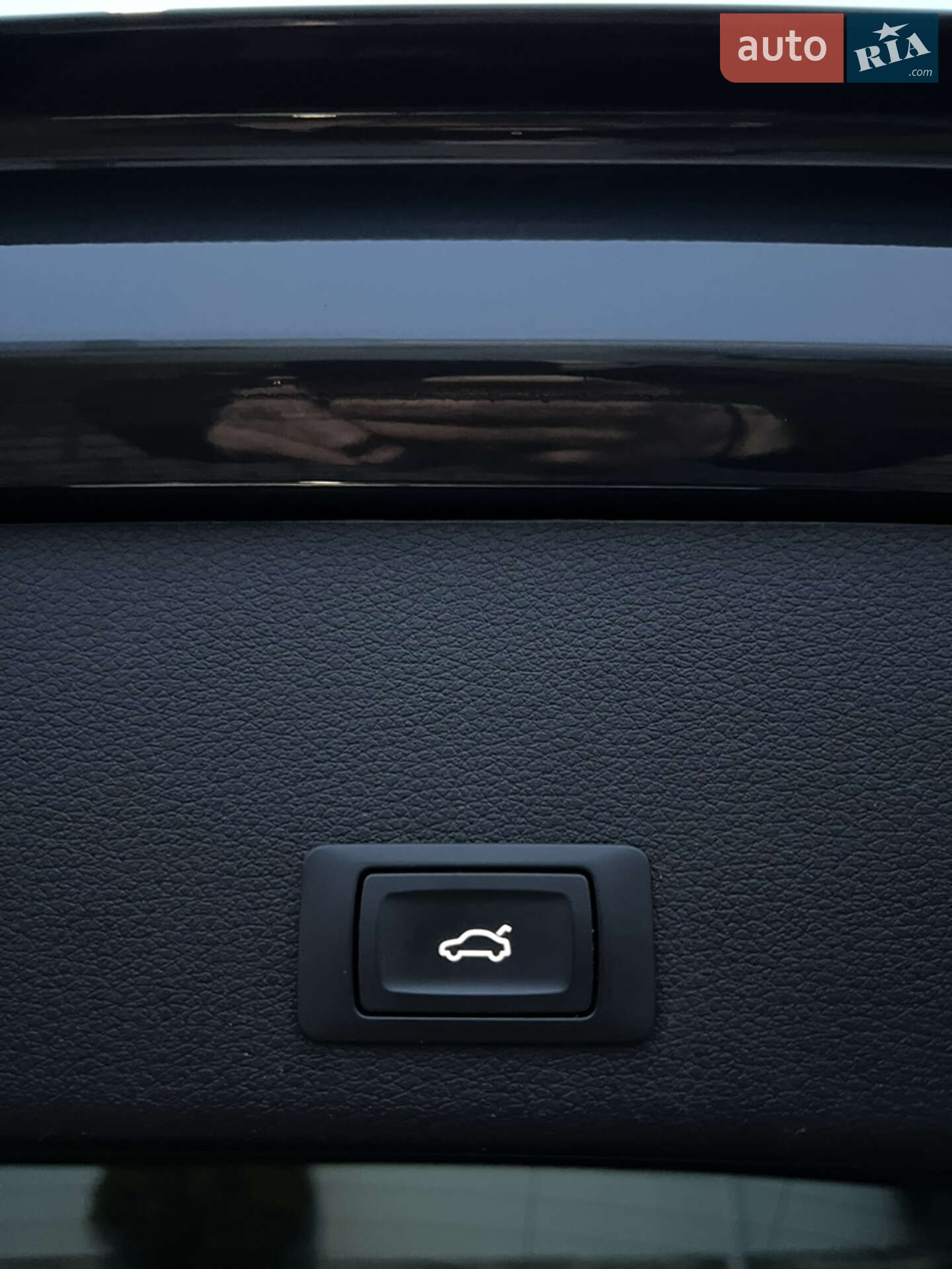 Audi e-tron 2019 VIN WAUZZZGE4LB016212 фото оголошення 17 з 21