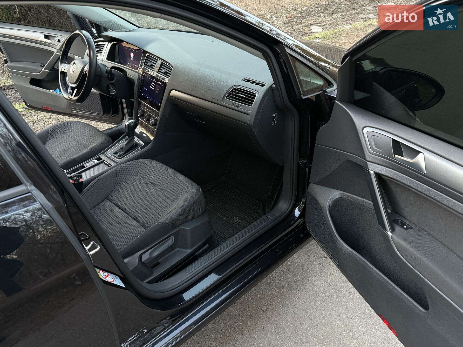 Volkswagen e-Golf 2020 VIN WVWZZZAUZL8916304 фото оголошення 13 з 22