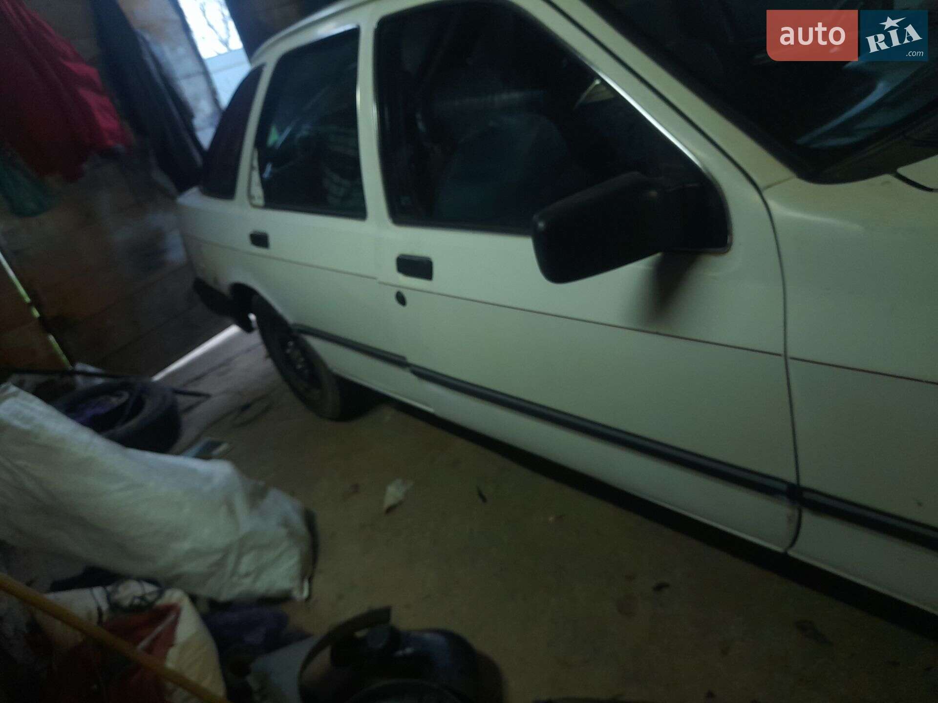 Ford Sierra 1987 VIN WF0AXXCBBAHM33078 фото оголошення 3 з 10