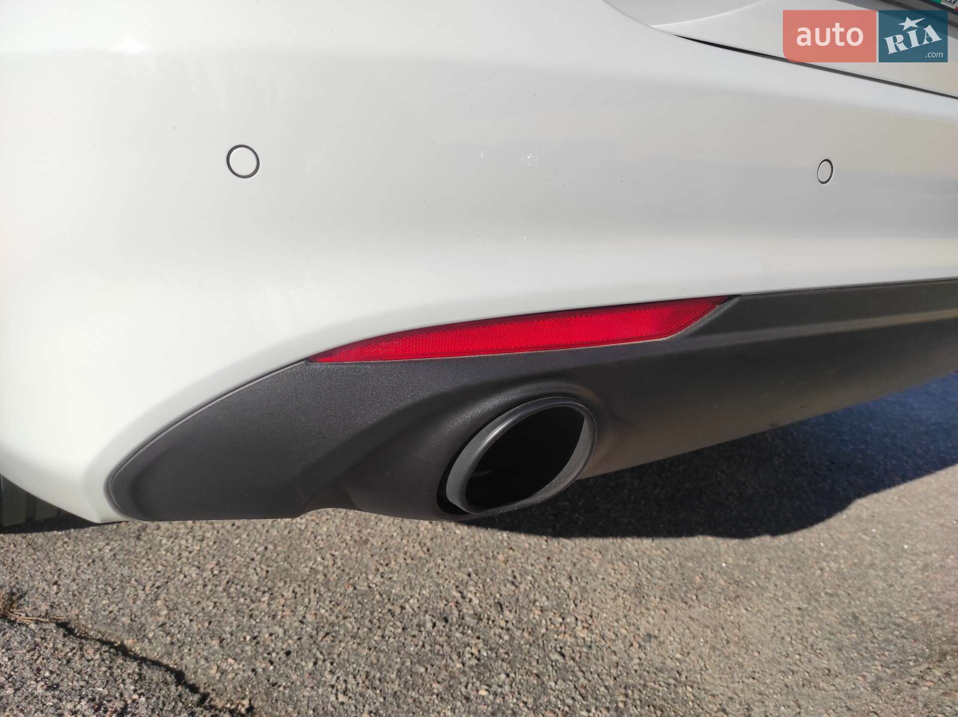 Alfa Romeo Giulia 2022 VIN ZARFANBNXN7663335 фото оголошення 12 з 164