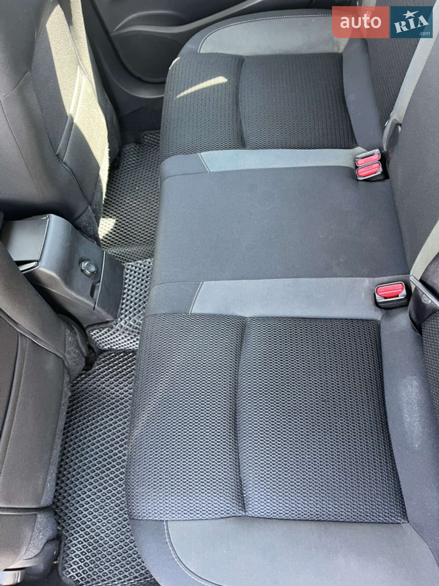 Citroen C4 2015 VIN VF7NC9HD8FY522634 фото оголошення 21 з 42