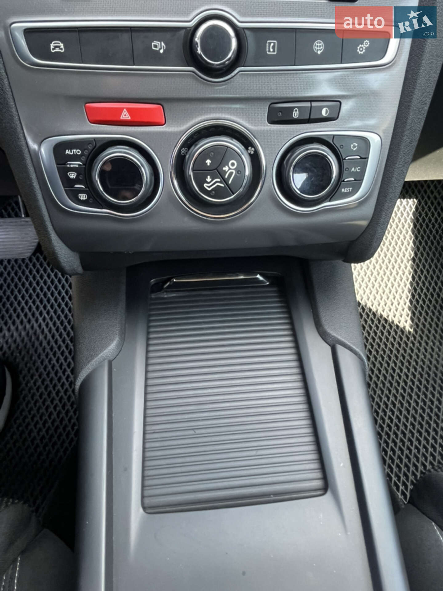 Citroen C4 2015 VIN VF7NC9HD8FY522634 фото оголошення 33 з 42
