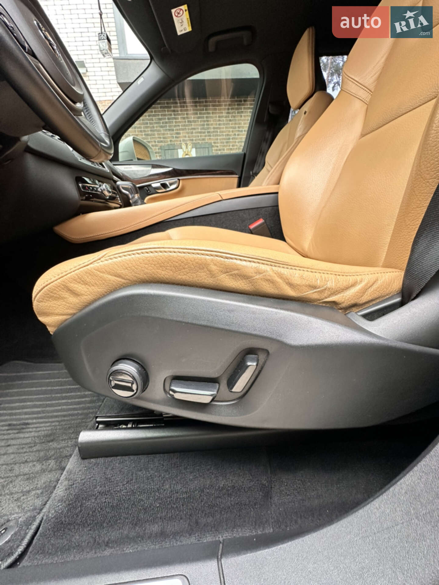 Volvo XC90 2018 VIN YV1LC68UCK1458743 фото оголошення 10 з 48