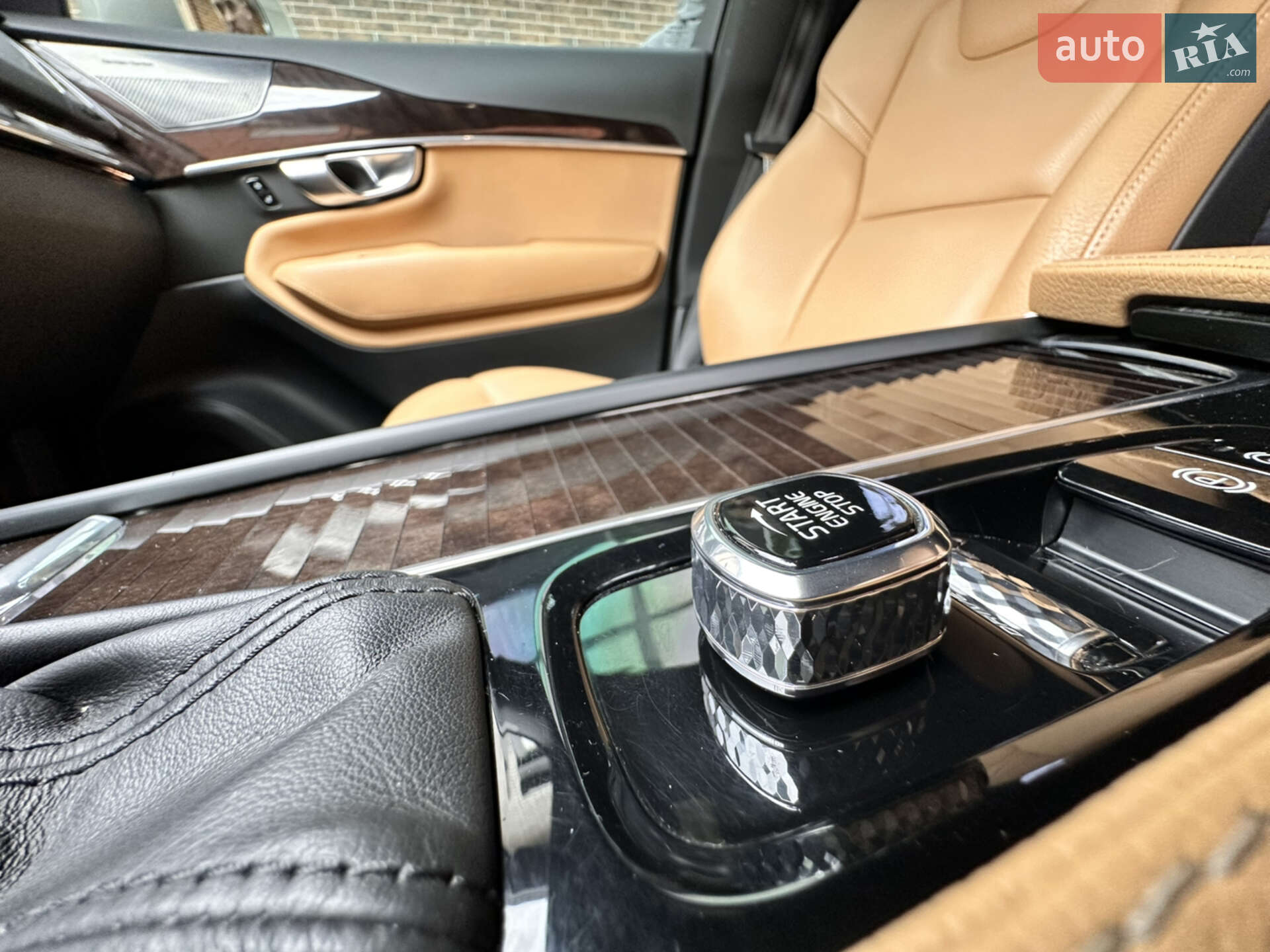Volvo XC90 2018 VIN YV1LC68UCK1458743 фото оголошення 12 з 48