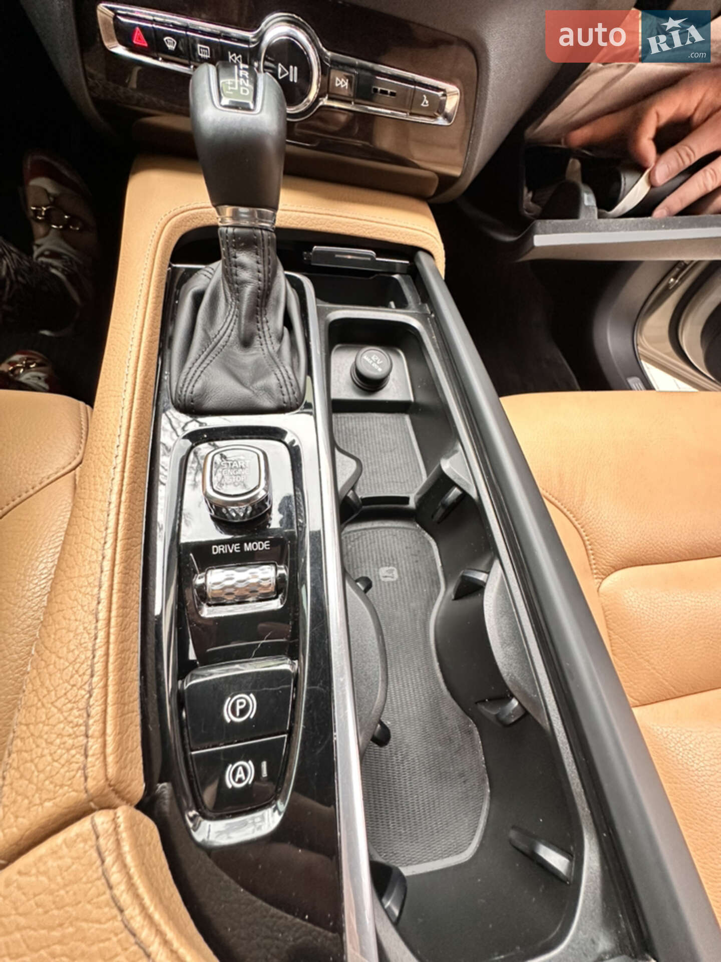 Volvo XC90 2018 VIN YV1LC68UCK1458743 фото оголошення 16 з 48