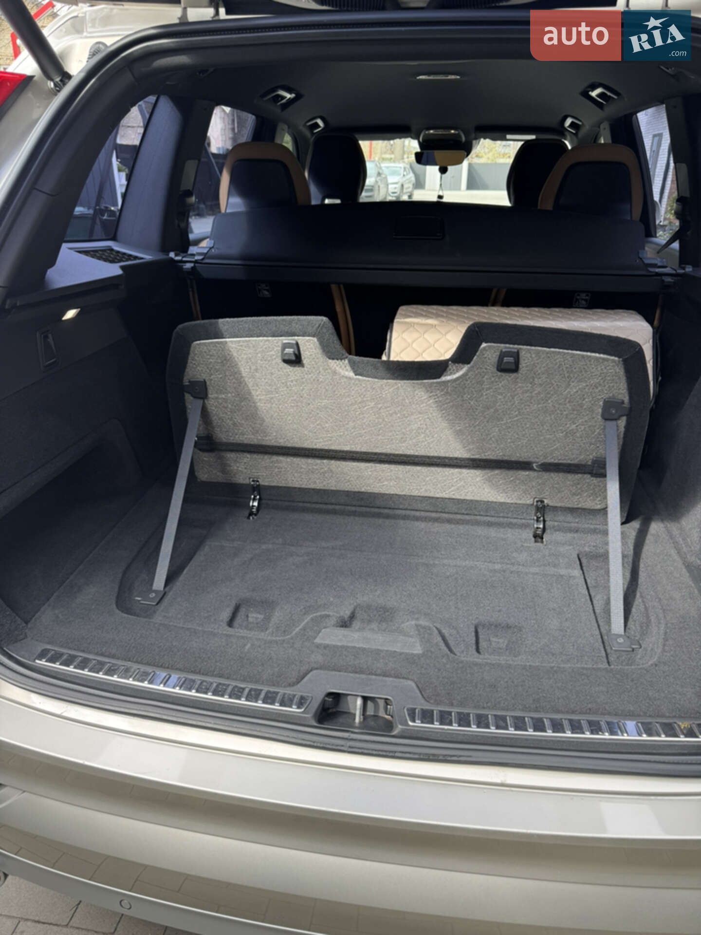 Volvo XC90 2018 VIN YV1LC68UCK1458743 фото оголошення 36 з 48