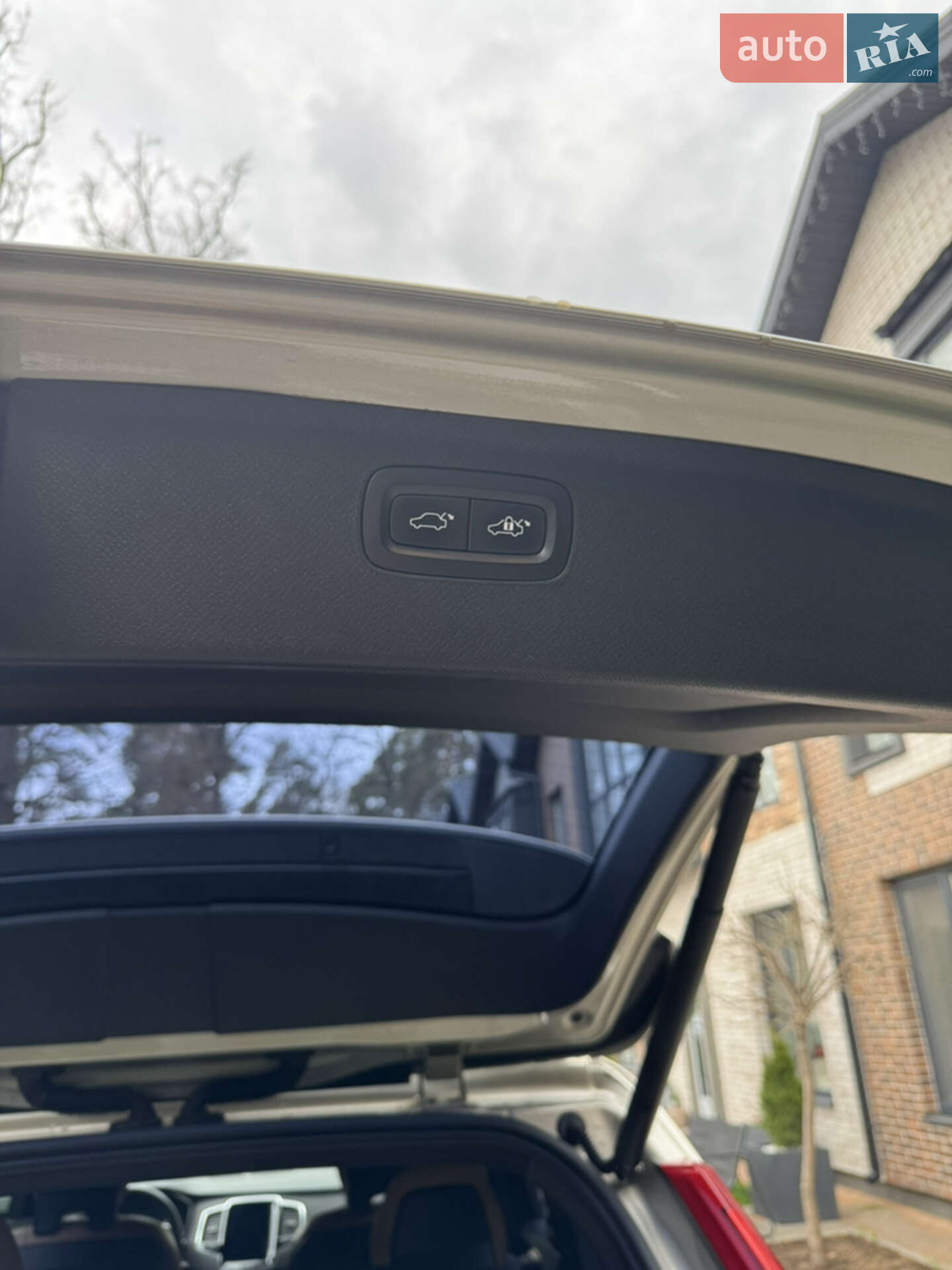 Volvo XC90 2018 VIN YV1LC68UCK1458743 фото оголошення 40 з 48