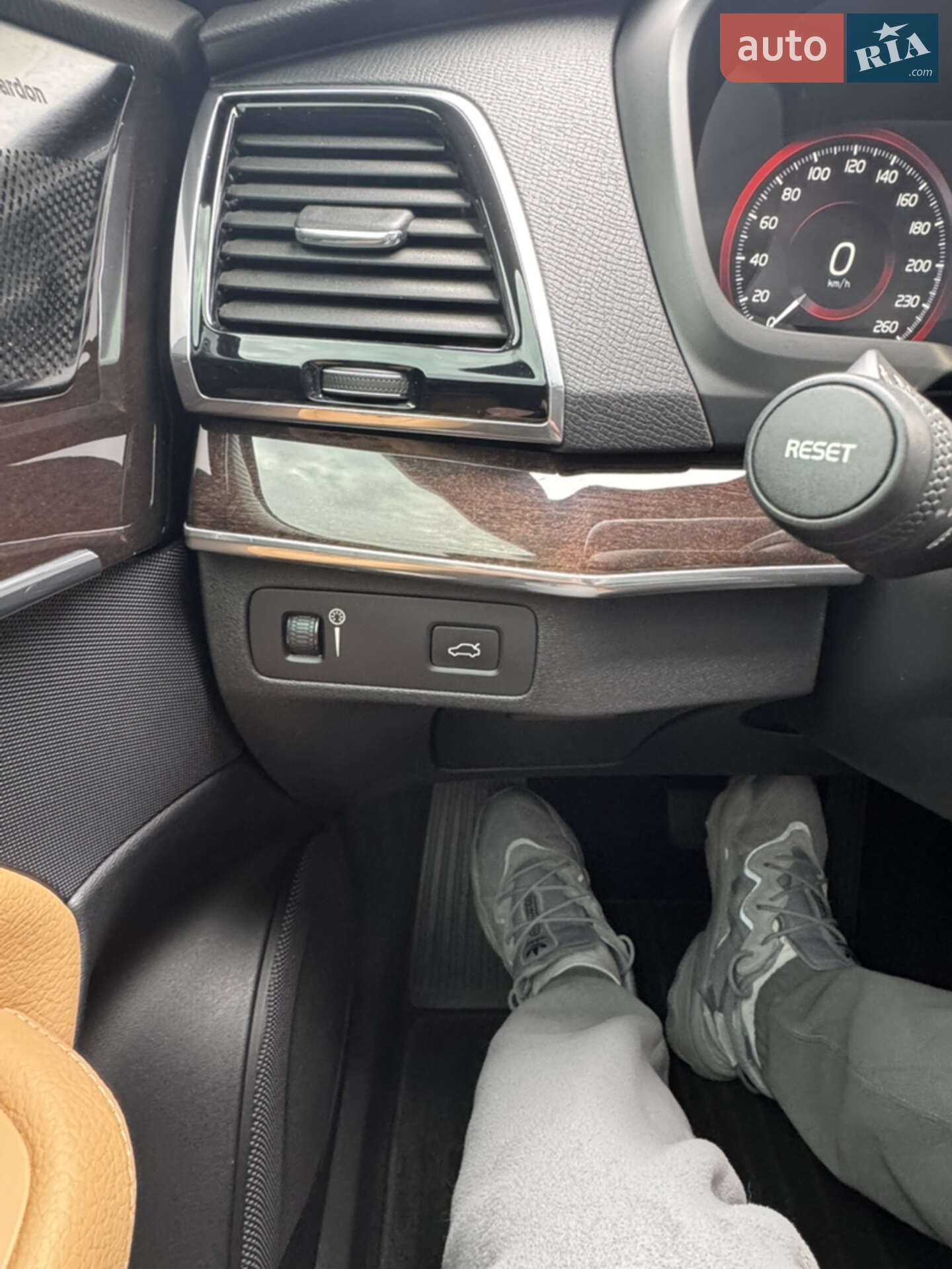 Volvo XC90 2018 VIN YV1LC68UCK1458743 фото оголошення 46 з 48