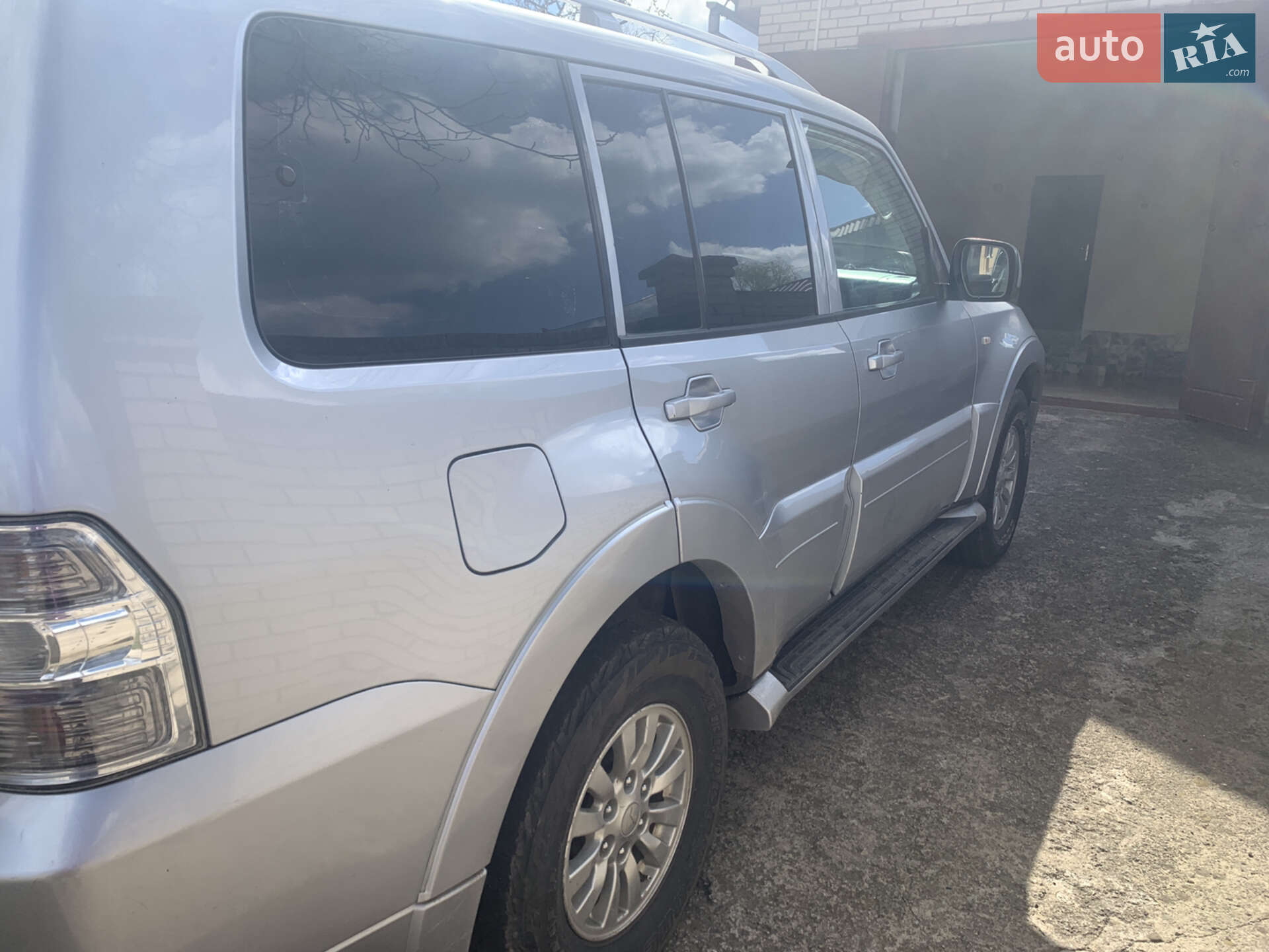 Mitsubishi Pajero Wagon 2013 VIN JMYLRV95WEJ701503 фото оголошення 4 з 19