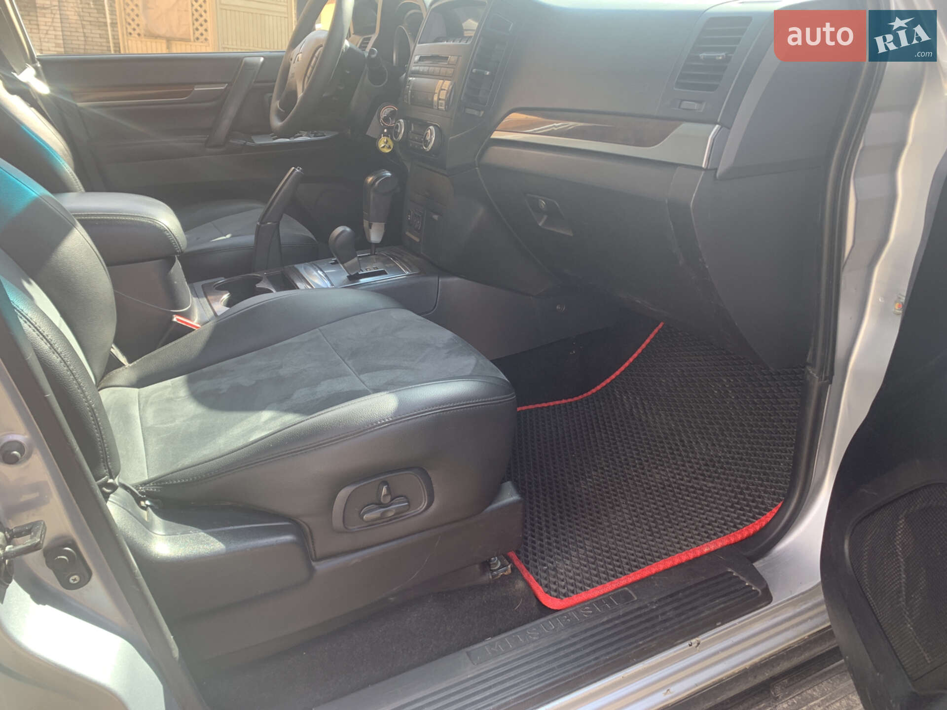 Mitsubishi Pajero Wagon 2013 VIN JMYLRV95WEJ701503 фото оголошення 11 з 19