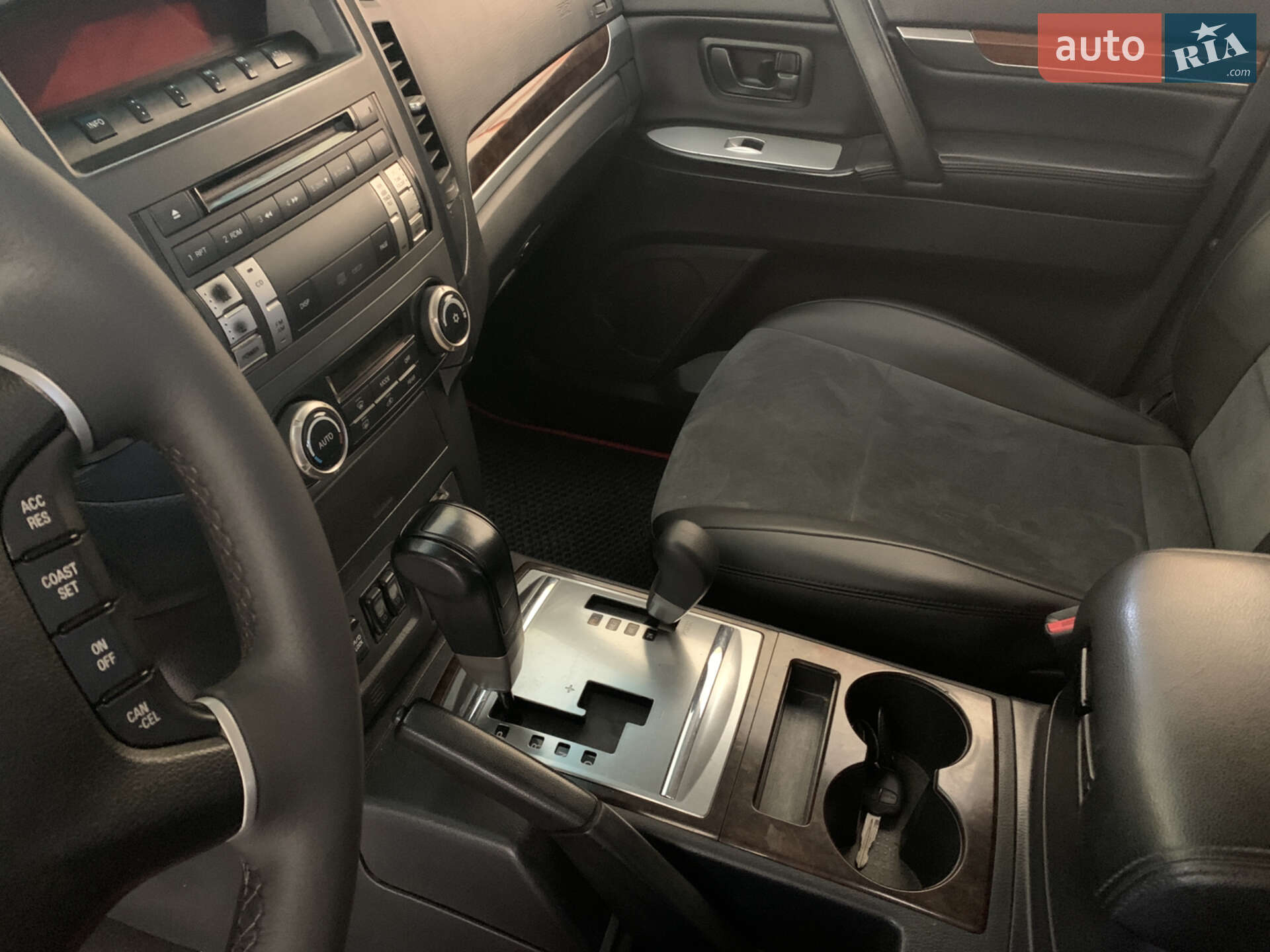 Mitsubishi Pajero Wagon 2013 VIN JMYLRV95WEJ701503 фото оголошення 14 з 19