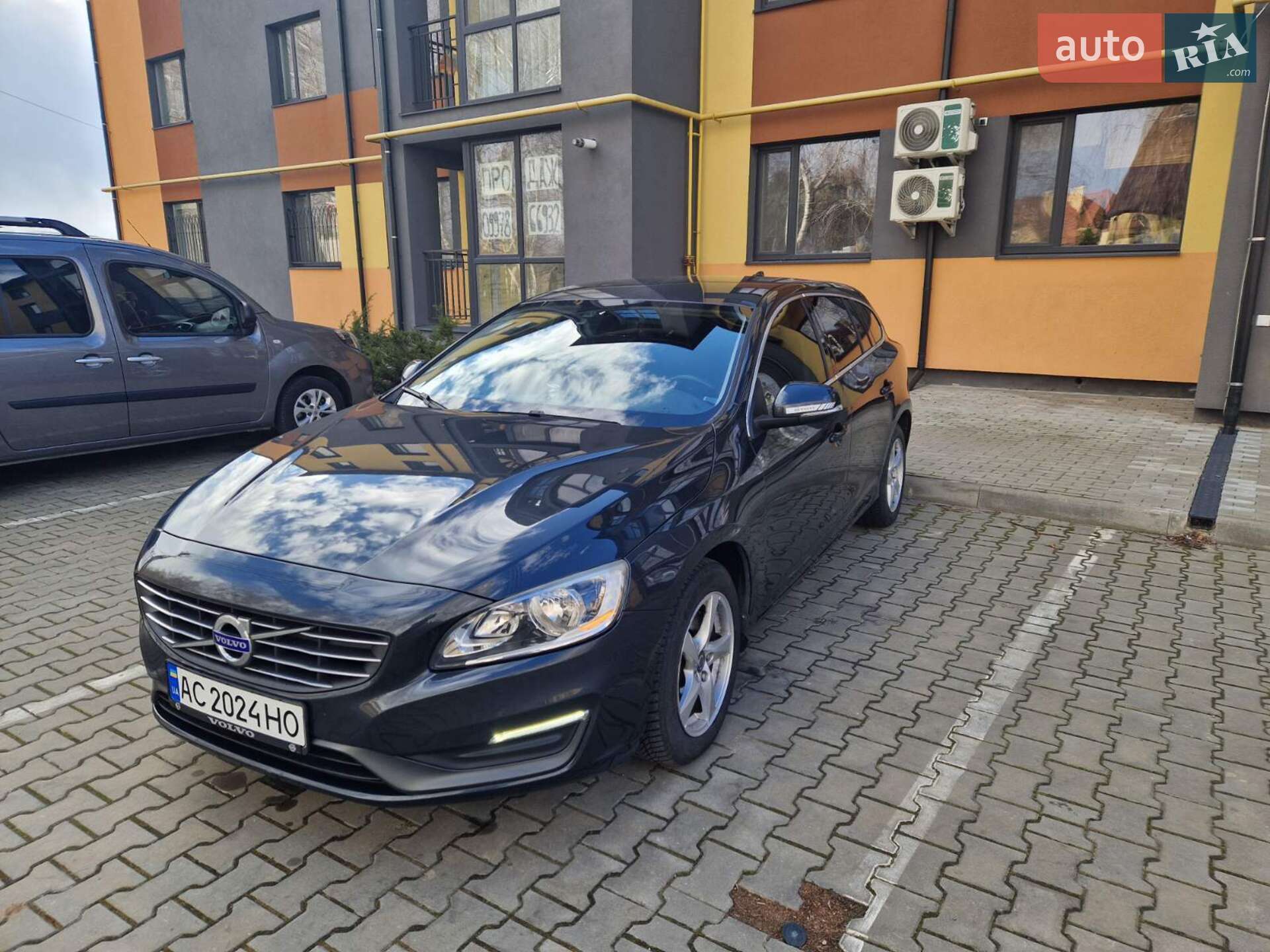 Volvo V60 2014 VIN YV1FW84ABF1218109 фото оголошення 4 з 18