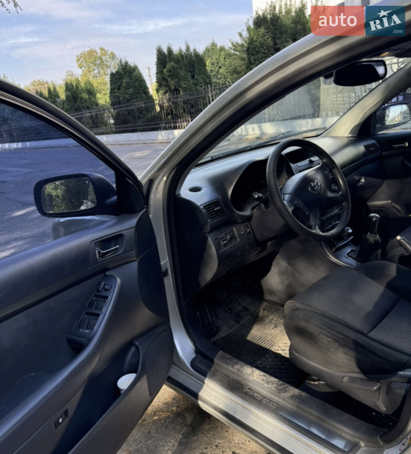 Toyota Avensis 2005 VIN SB1BR56L90E137359 фото оголошення 3 з 12