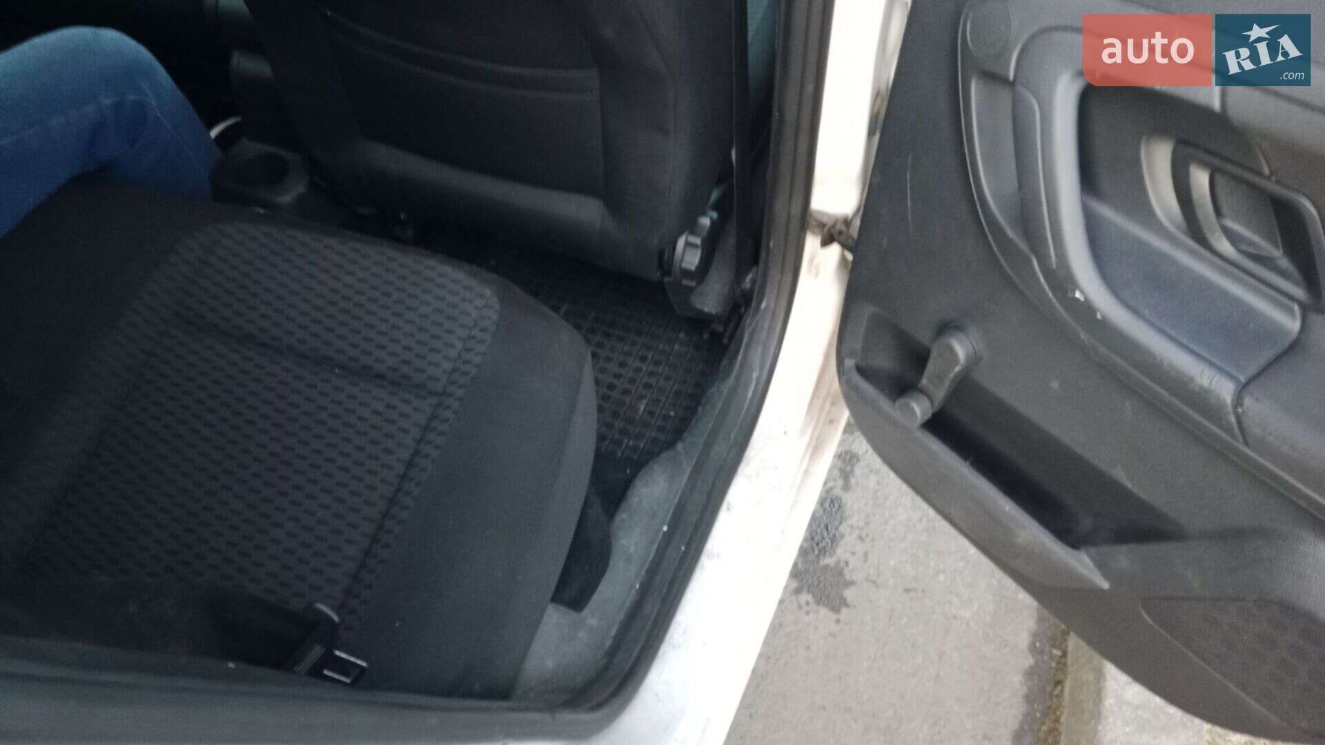 Skoda Fabia 2012 VIN TMBJM25J6B3206883 фото оголошення 32 з 38