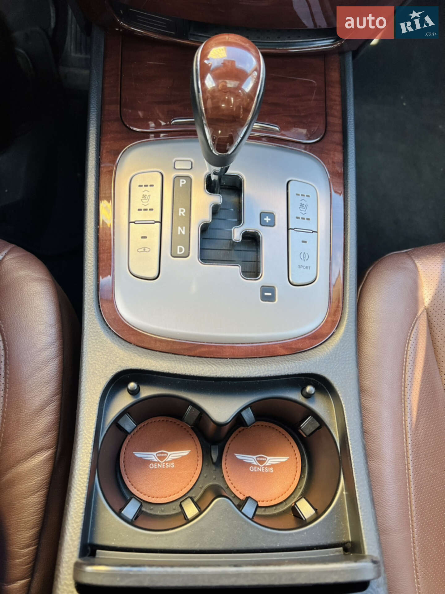 Hyundai Genesis 2008 VIN KMHGC41EP9U038685 фото оголошення 18 з 35