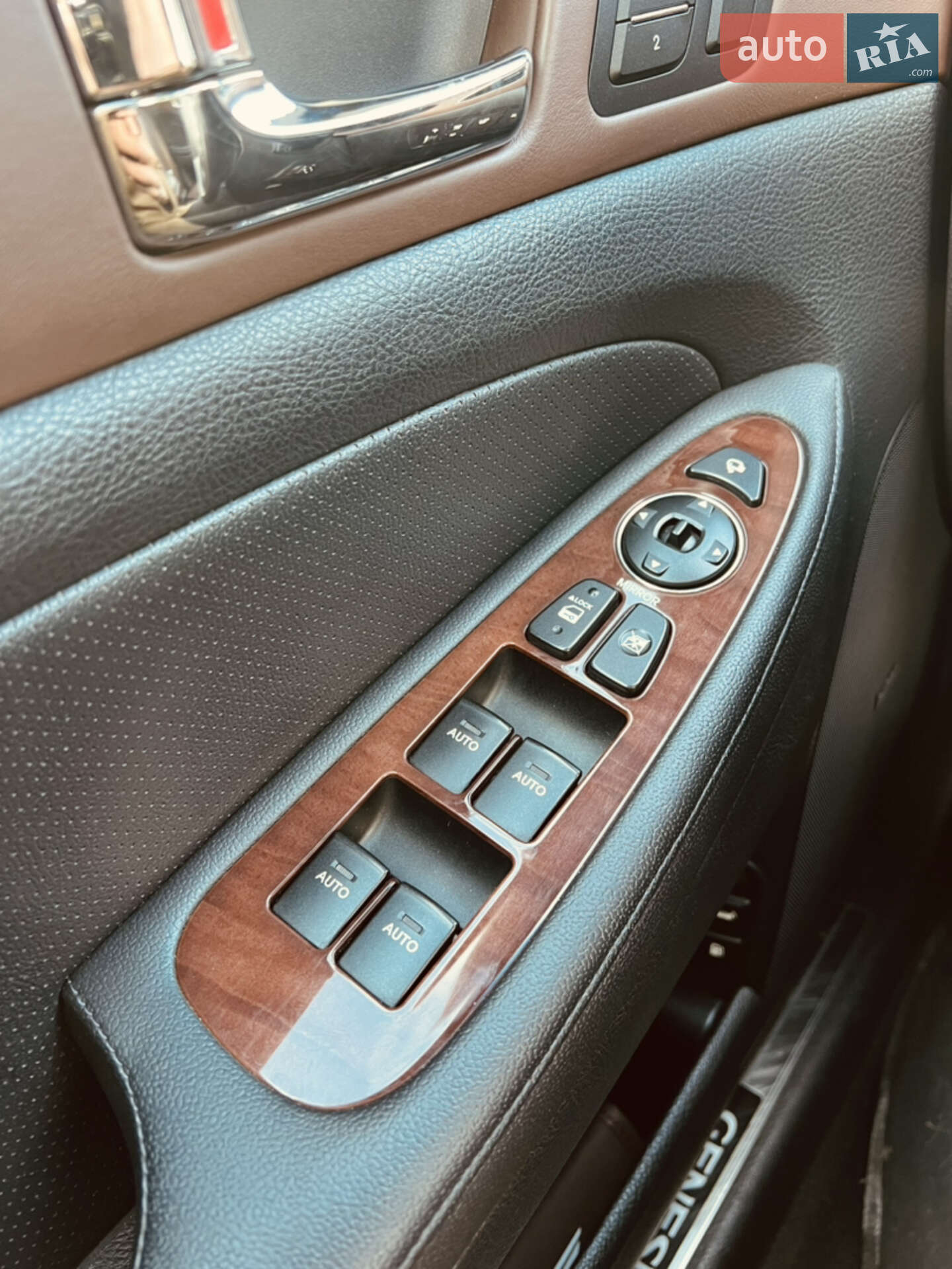 Hyundai Genesis 2008 VIN KMHGC41EP9U038685 фото оголошення 24 з 35
