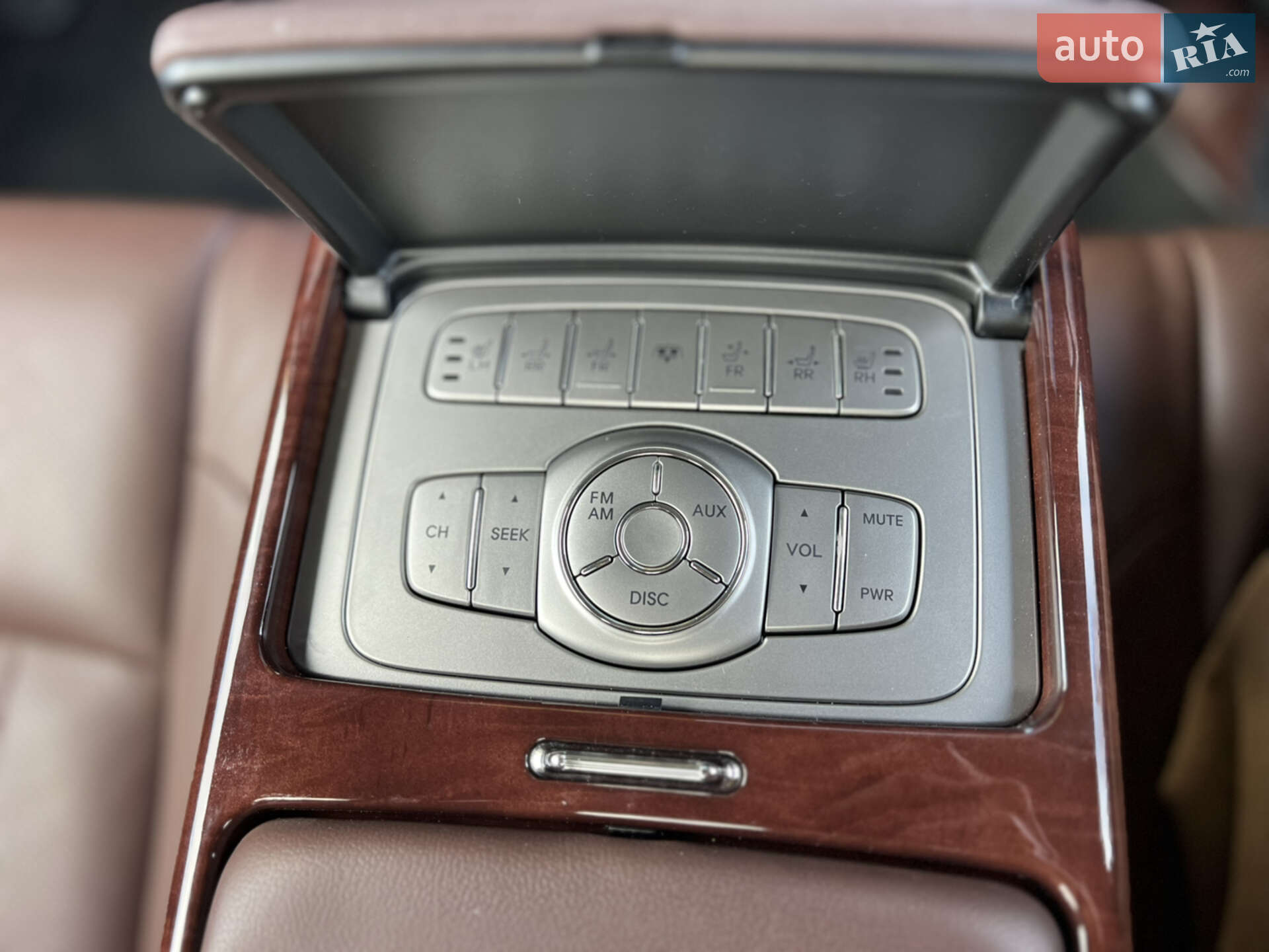 Hyundai Genesis 2008 VIN KMHGC41EP9U038685 фото оголошення 30 з 35
