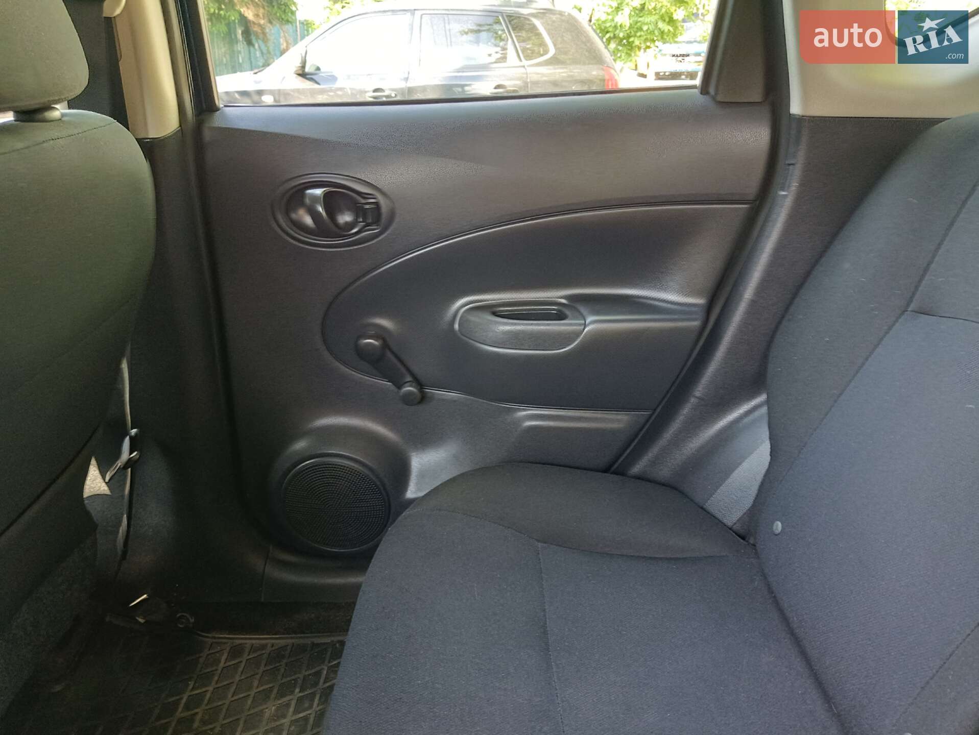 Nissan Versa Note 2014 VIN 3N1CE2CP6EL418627 фото оголошення 2 з 9