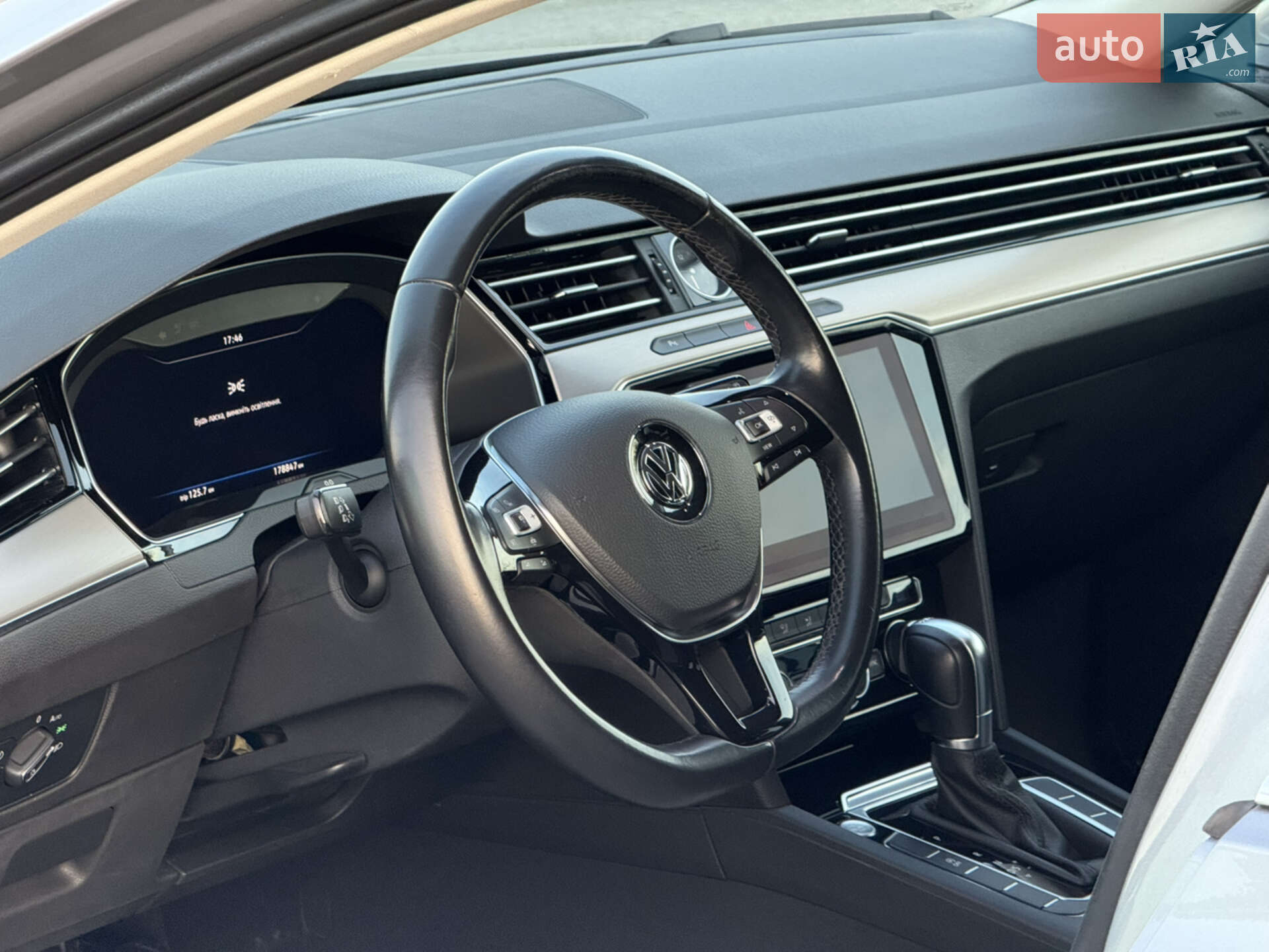 Volkswagen Passat 2019 VIN WVWZZZ3CZKE080054 фото оголошення 4 з 47