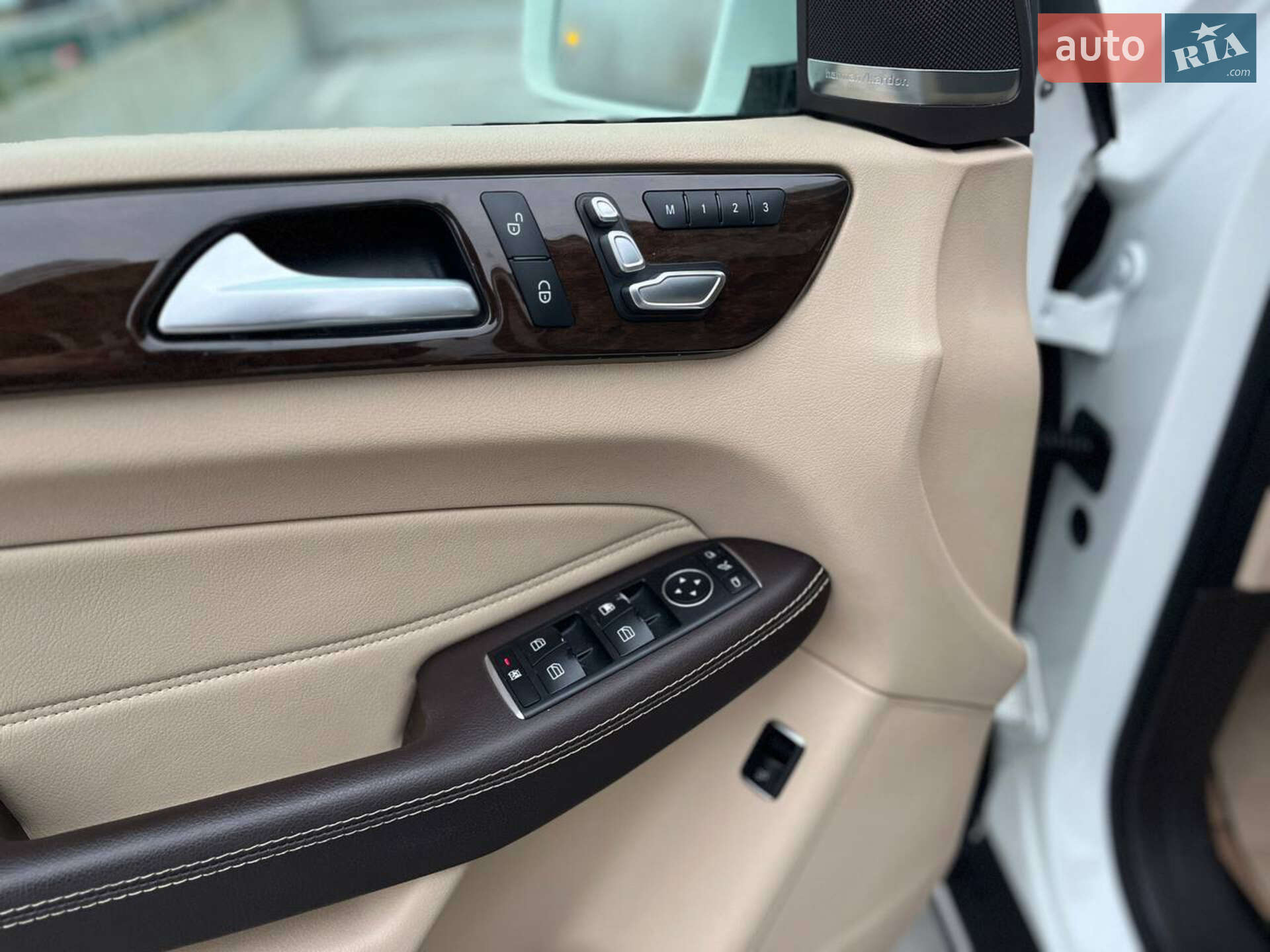 Mercedes-Benz GLE-Class 2017 VIN 4JGDA5HB2HA964649 фото оголошення 5 з 23