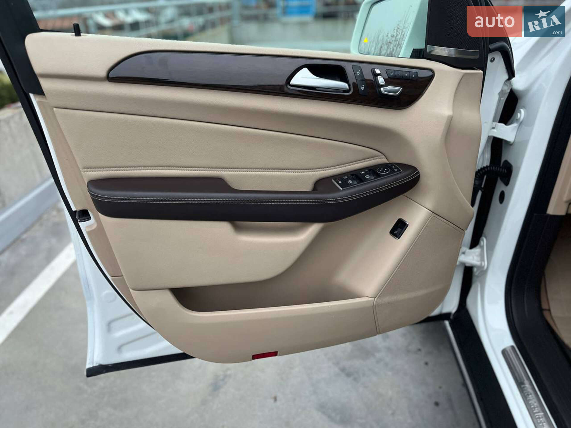 Mercedes-Benz GLE-Class 2017 VIN 4JGDA5HB2HA964649 фото оголошення 6 з 23
