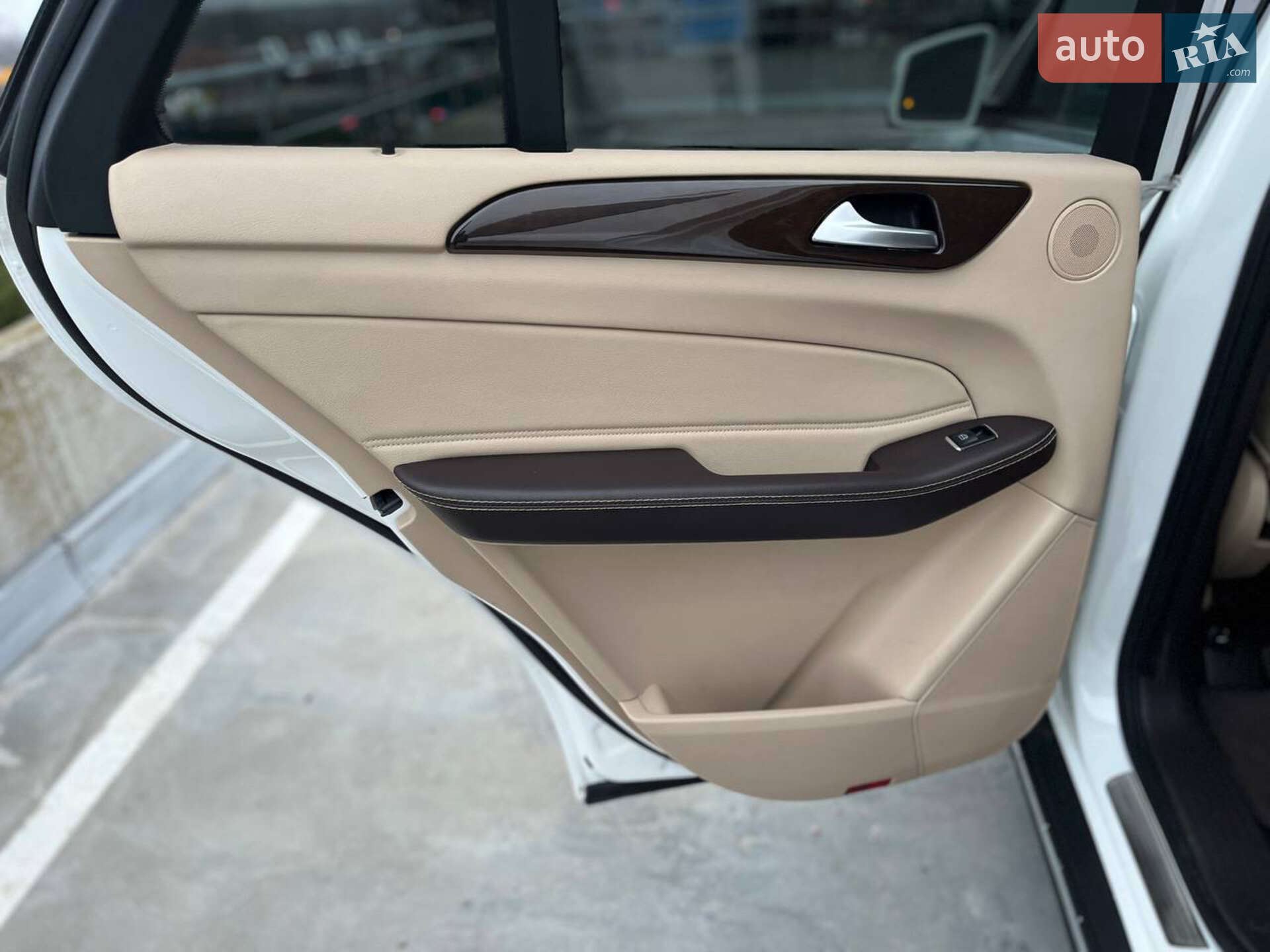 Mercedes-Benz GLE-Class 2017 VIN 4JGDA5HB2HA964649 фото оголошення 12 з 23