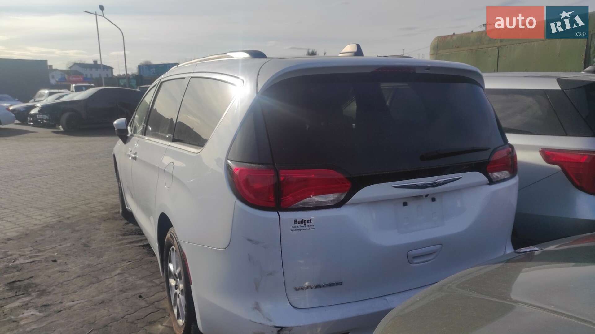 Chrysler Voyager 2020 VIN 2C4RC1DG1MR504418 фото оголошення 2 з 17
