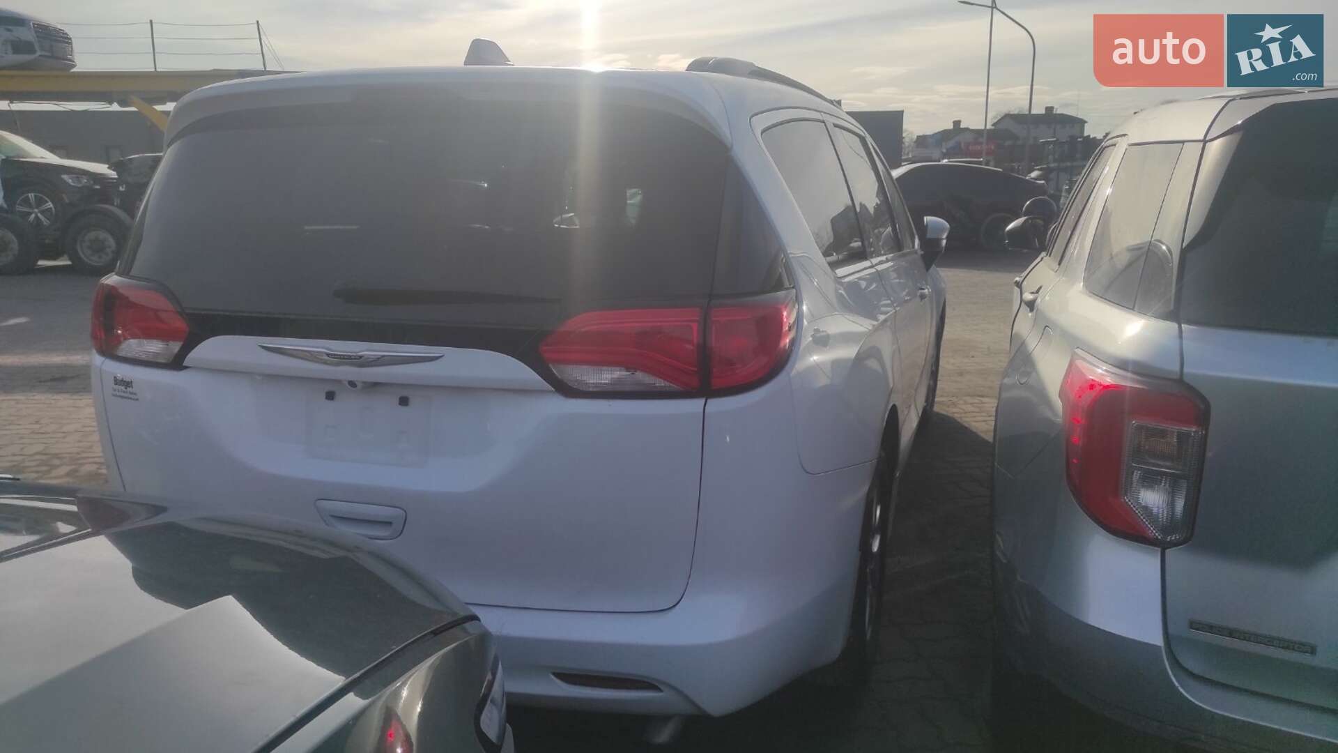 Chrysler Voyager 2020 VIN 2C4RC1DG1MR504418 фото оголошення 3 з 17