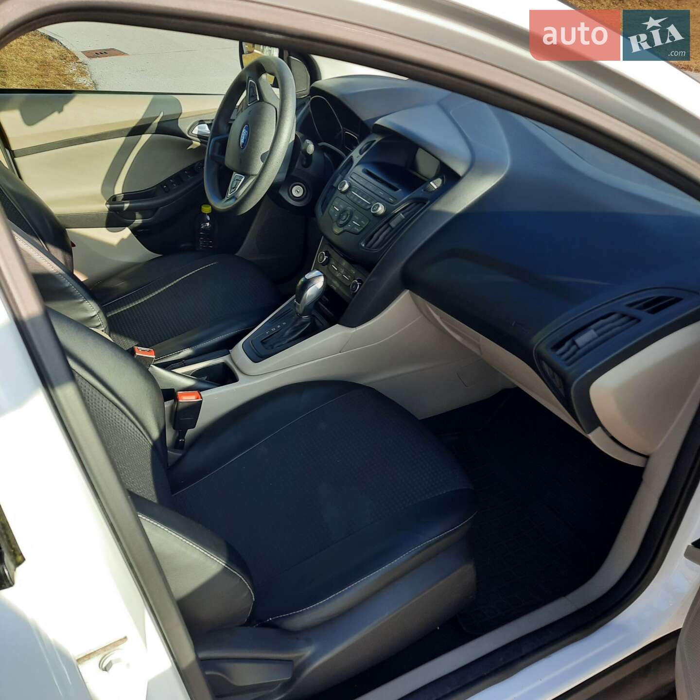 Ford Focus 2015 VIN 1FADP3F27FL384699 фото оголошення 2 з 6