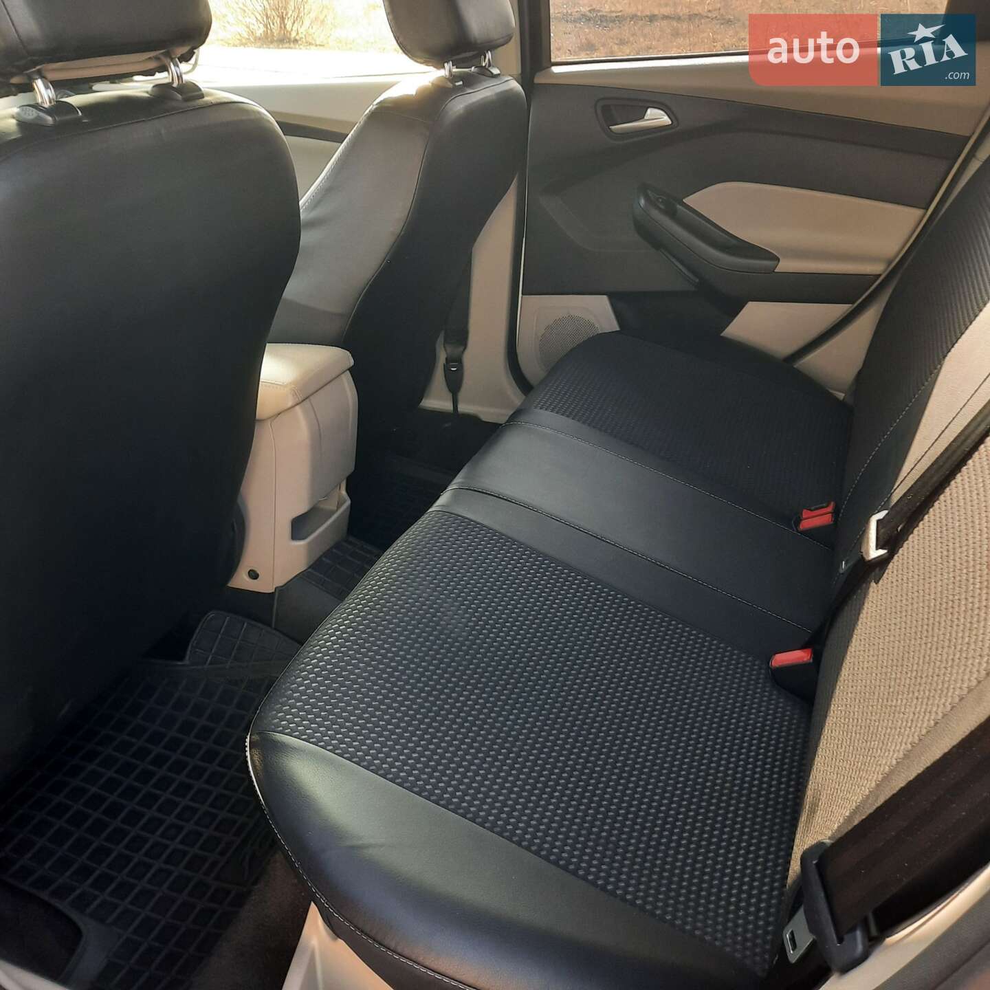 Ford Focus 2015 VIN 1FADP3F27FL384699 фото оголошення 4 з 6