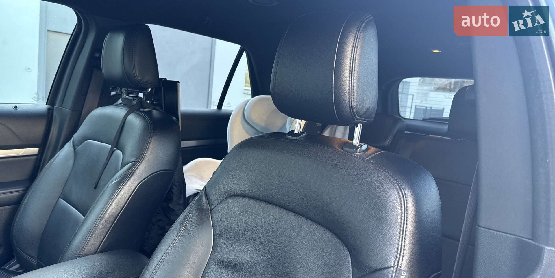 Ford Explorer 2018 VIN 1FM5K8D84JGC84123 фото оголошення 3 з 9