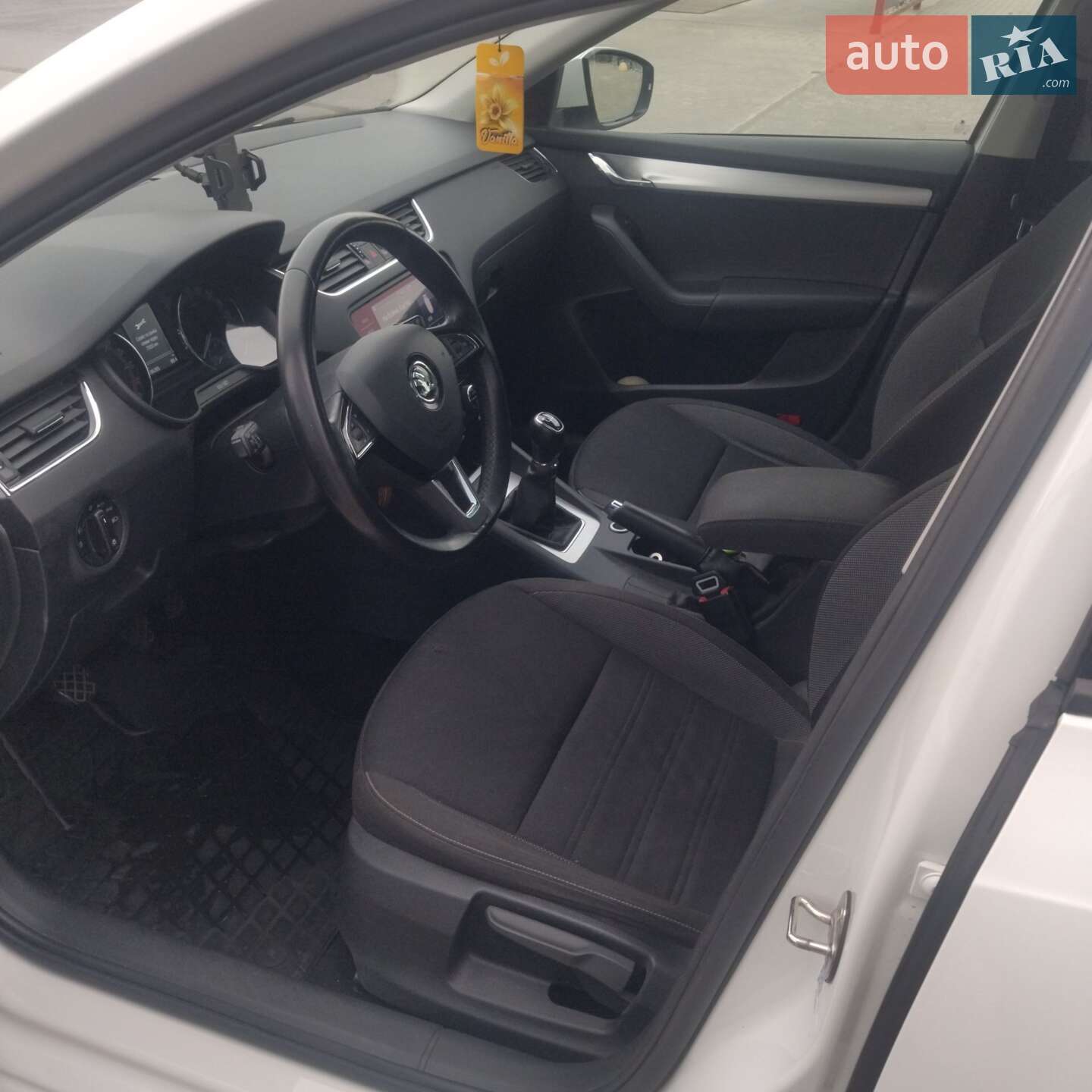 Skoda Octavia 2017 VIN TMBJG9NE4J0120748 фото оголошення 2 з 10