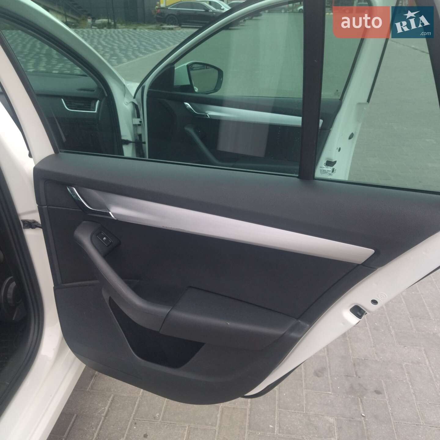 Skoda Octavia 2017 VIN TMBJG9NE4J0120748 фото оголошення 3 з 10