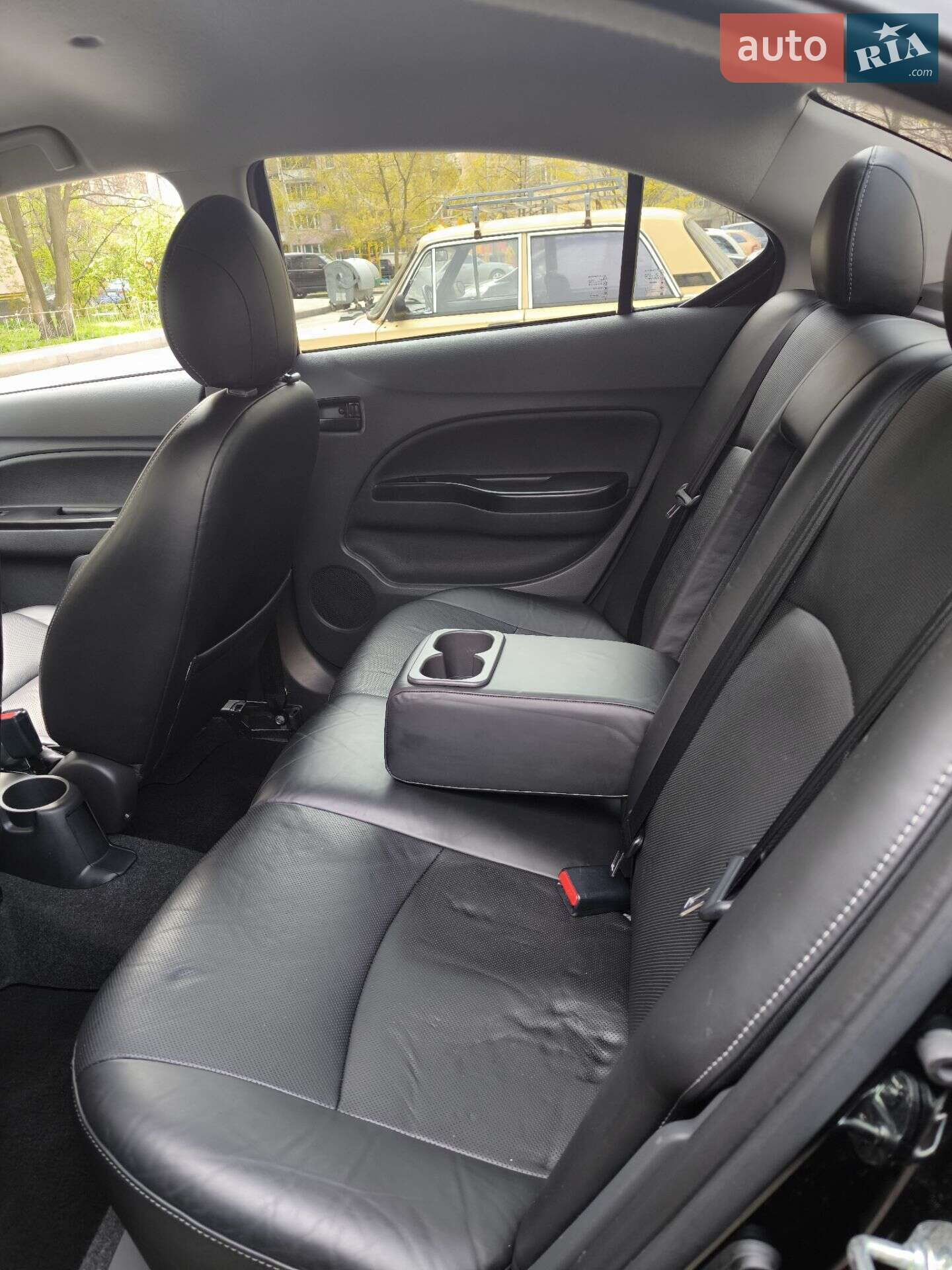 Mitsubishi Mirage 2018 VIN ML32F3FJ2JHF15521 фото оголошення 8 з 18