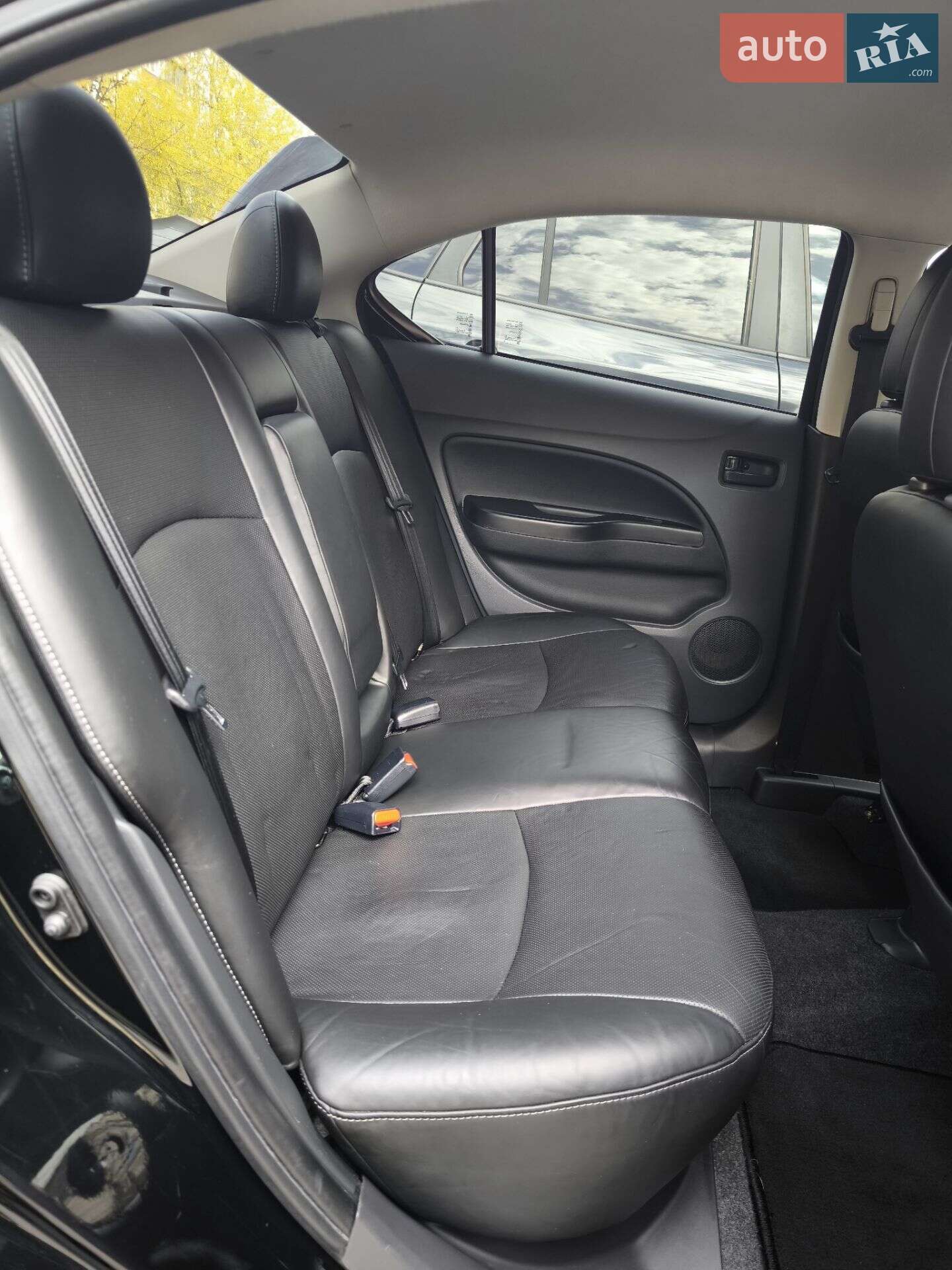 Mitsubishi Mirage 2018 VIN ML32F3FJ2JHF15521 фото оголошення 12 з 18