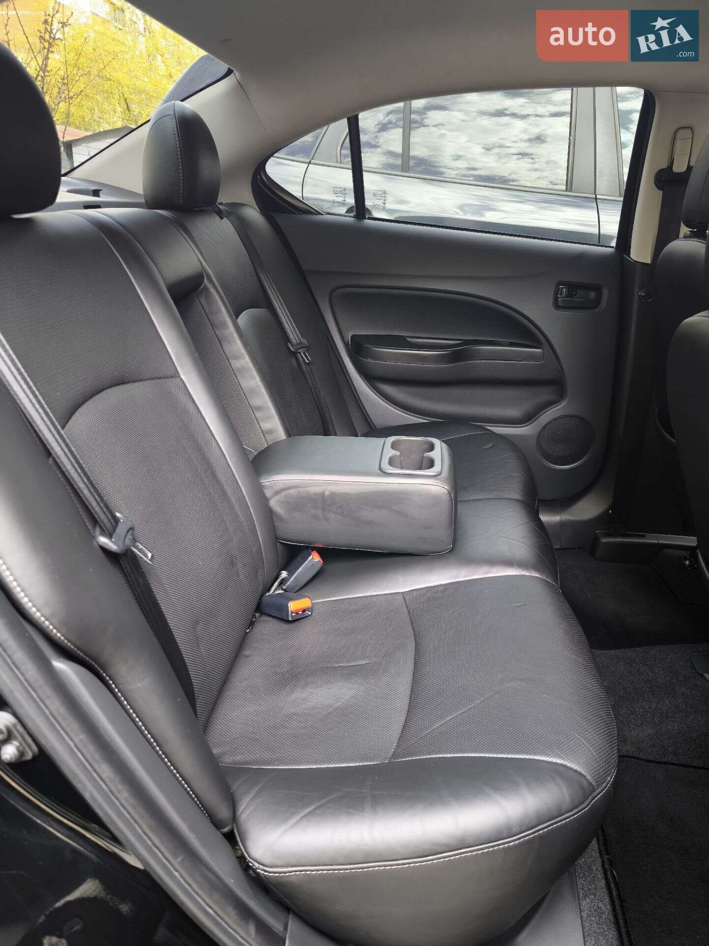 Mitsubishi Mirage 2018 VIN ML32F3FJ2JHF15521 фото оголошення 14 з 18