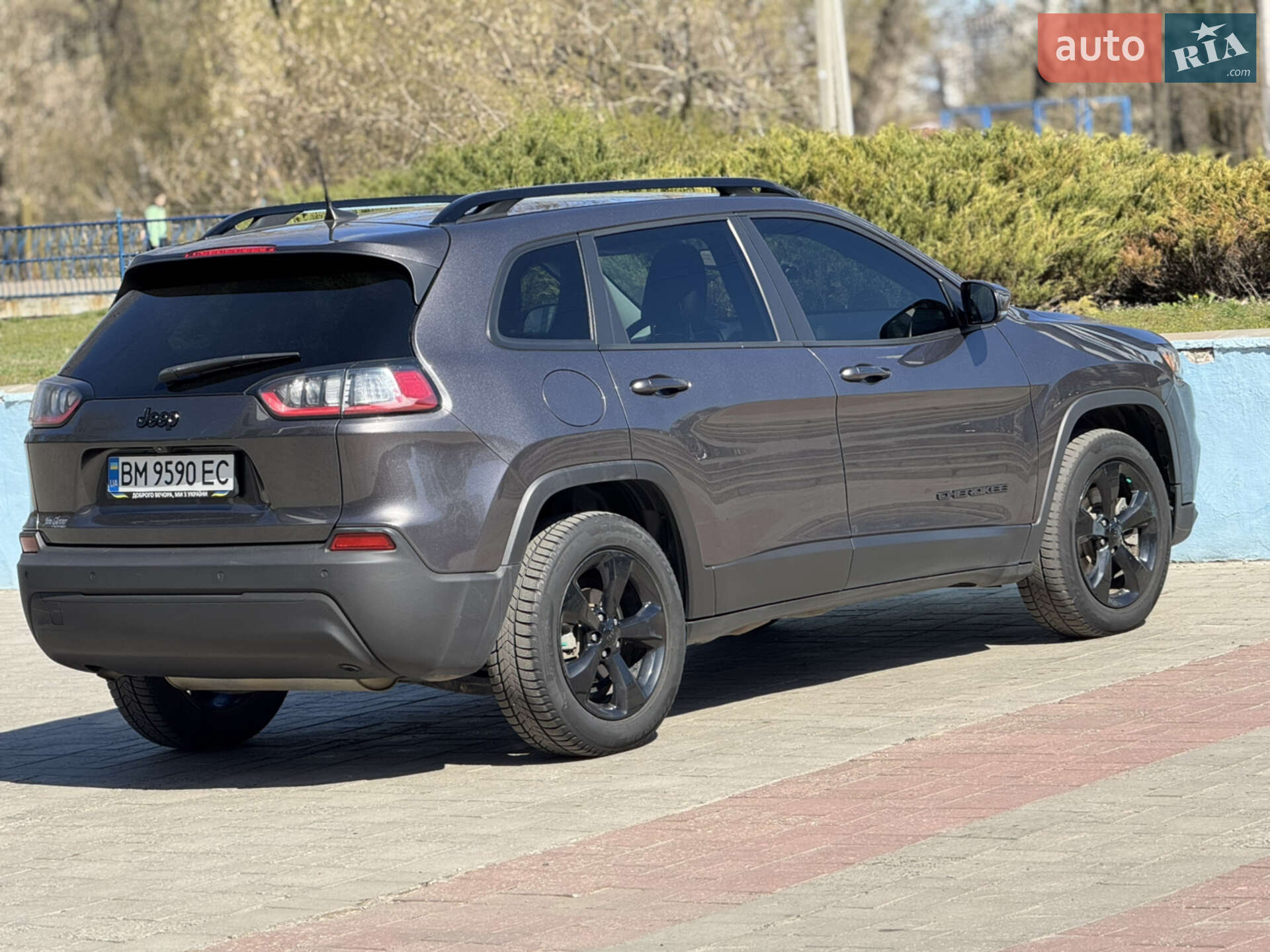 Jeep Cherokee 2019 VIN 1C4PJLLB8KD429201 фото оголошення 2 з 29