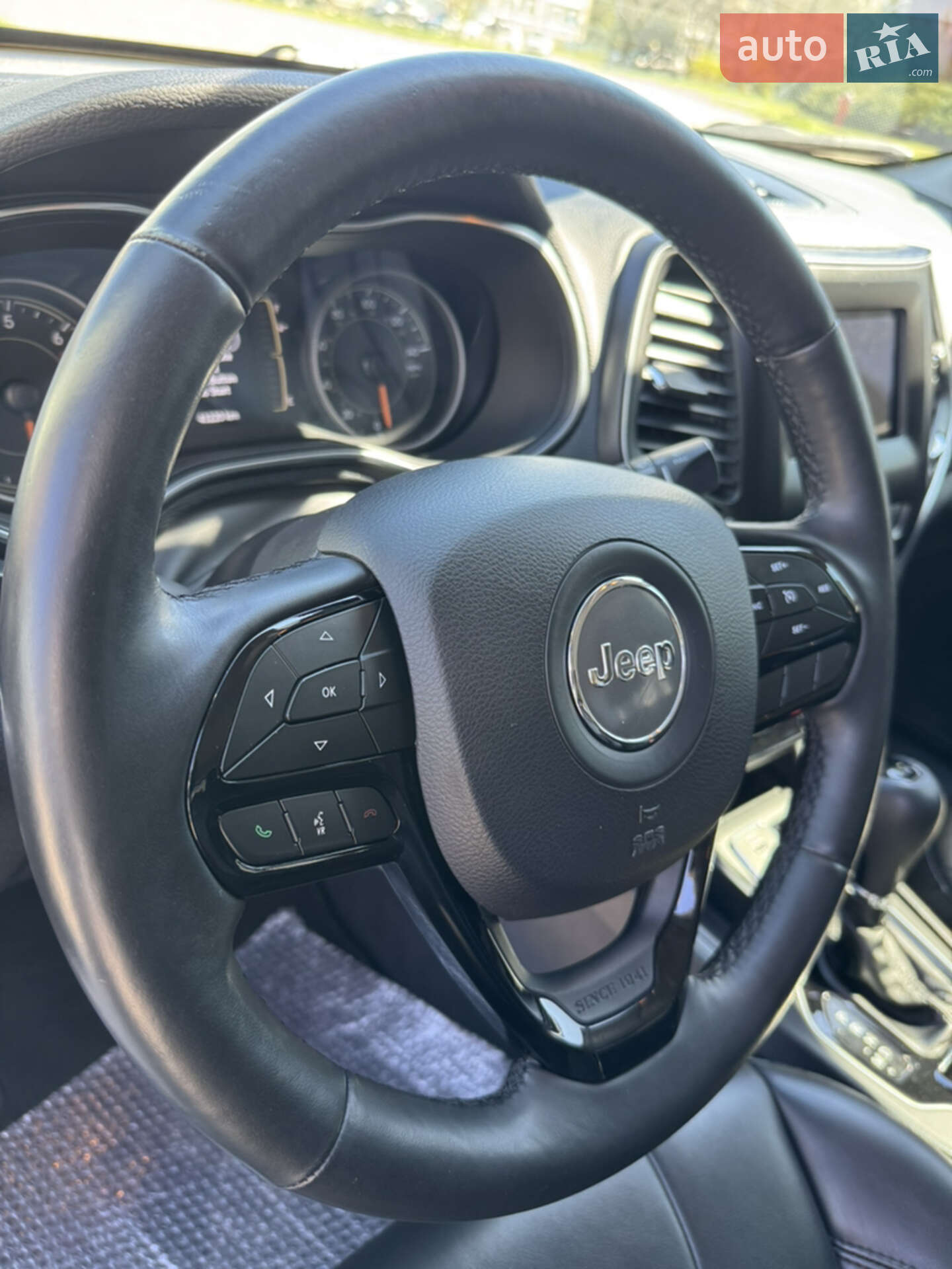 Jeep Cherokee 2019 VIN 1C4PJLLB8KD429201 фото оголошення 8 з 29